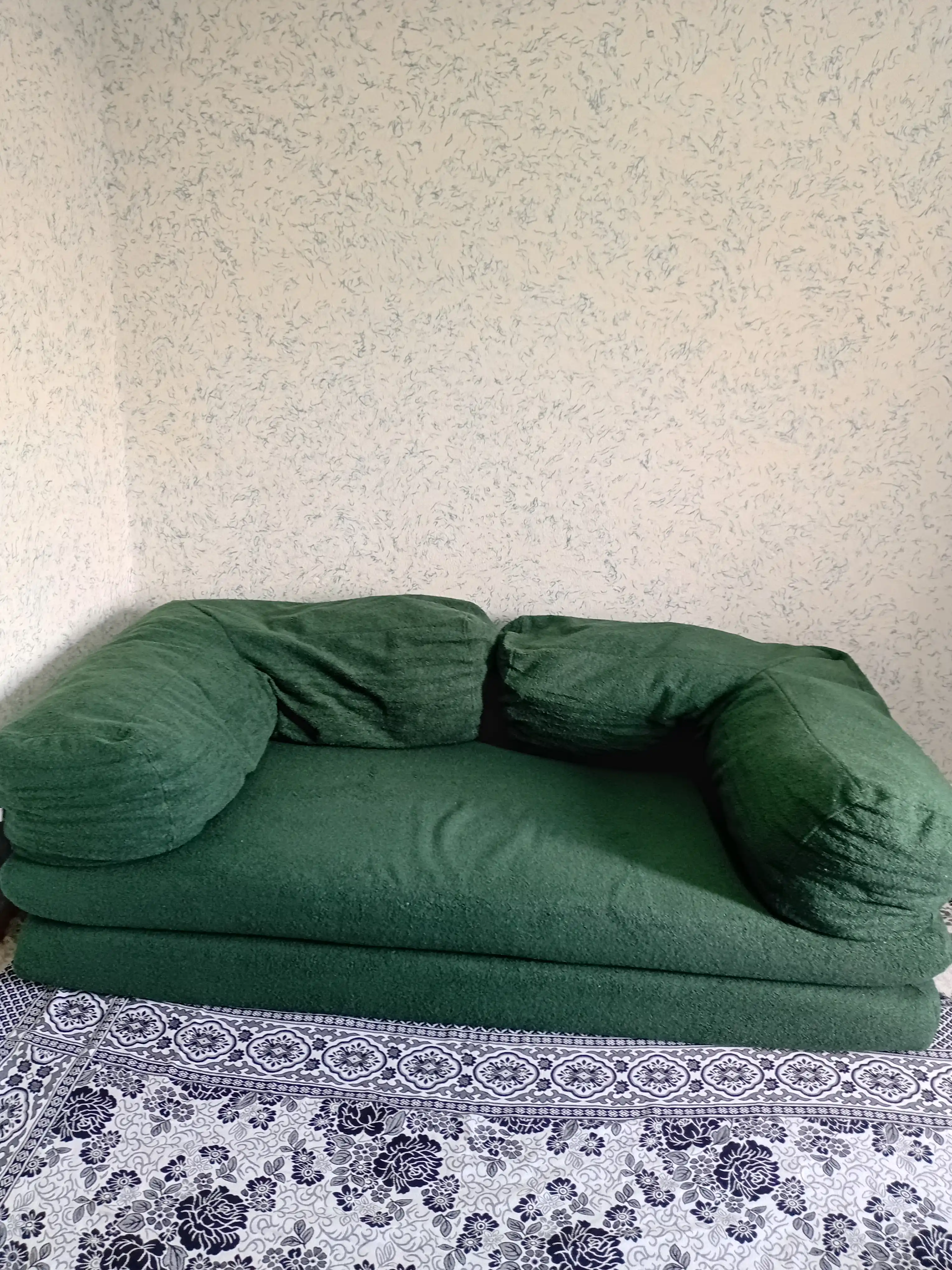 Teddy karkassiz divan-krovat, 3 tasi 1 da divan-transformer, yigʻiladigan divan