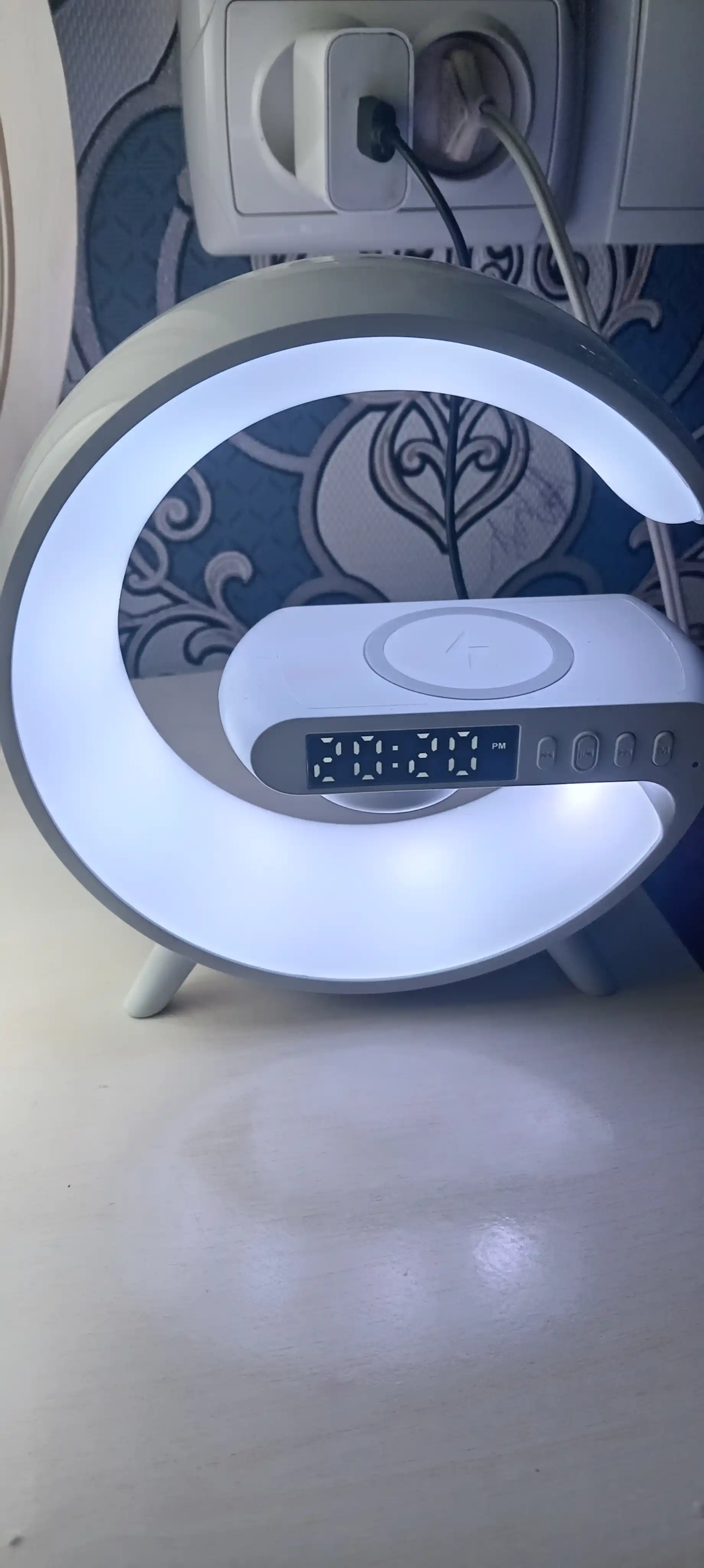 Tungi chiroq, radio va budilnikli aqlli kolonka