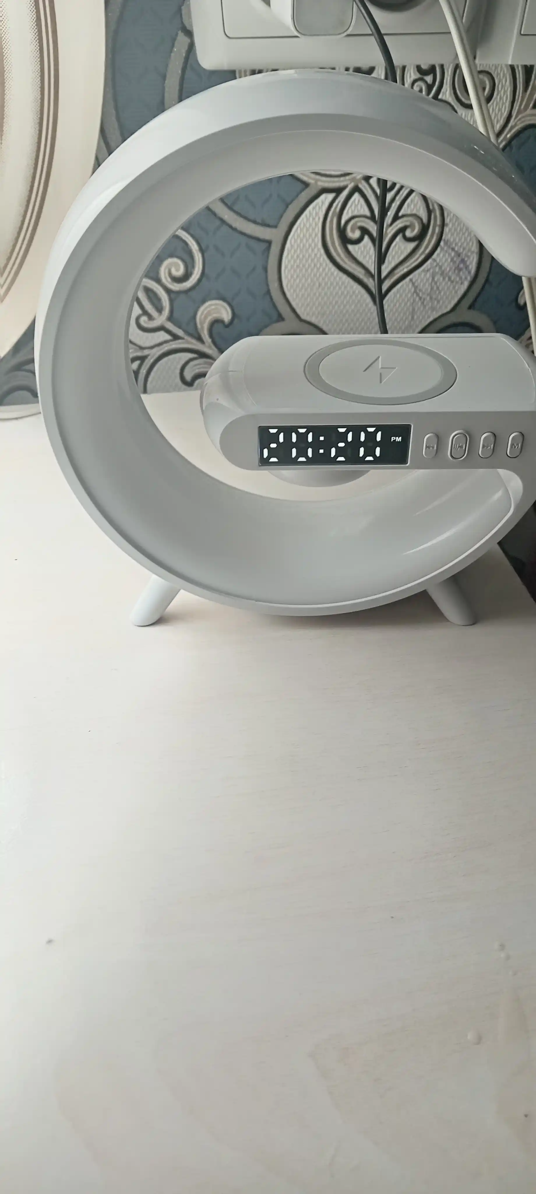 Tungi chiroq, radio va budilnikli aqlli kolonka