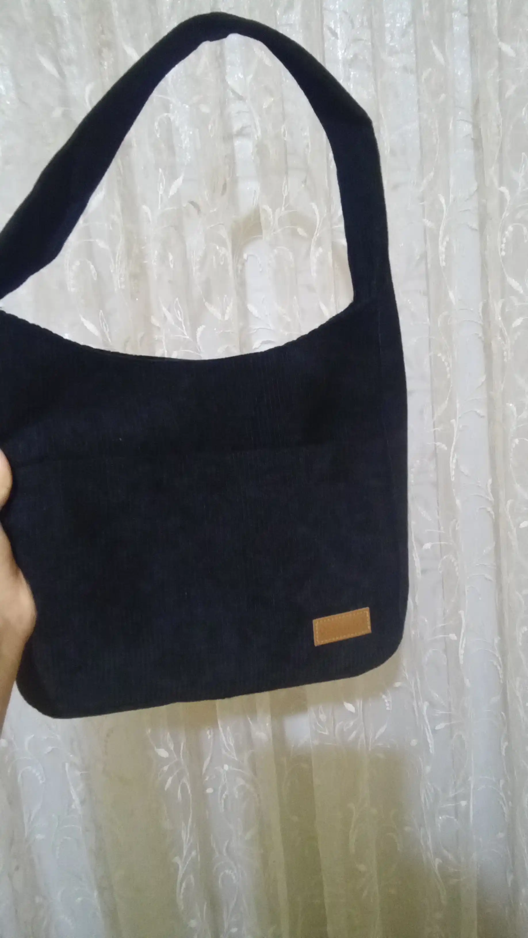 Ayollar shopper sumkasi, baxmaldan, yelkaga taqiladigan, 4 xil rangda: qora, jigar rang, oq, pushti