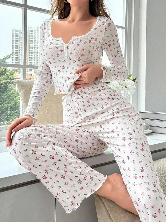 Ayollar pijamasi, uy kiyimi