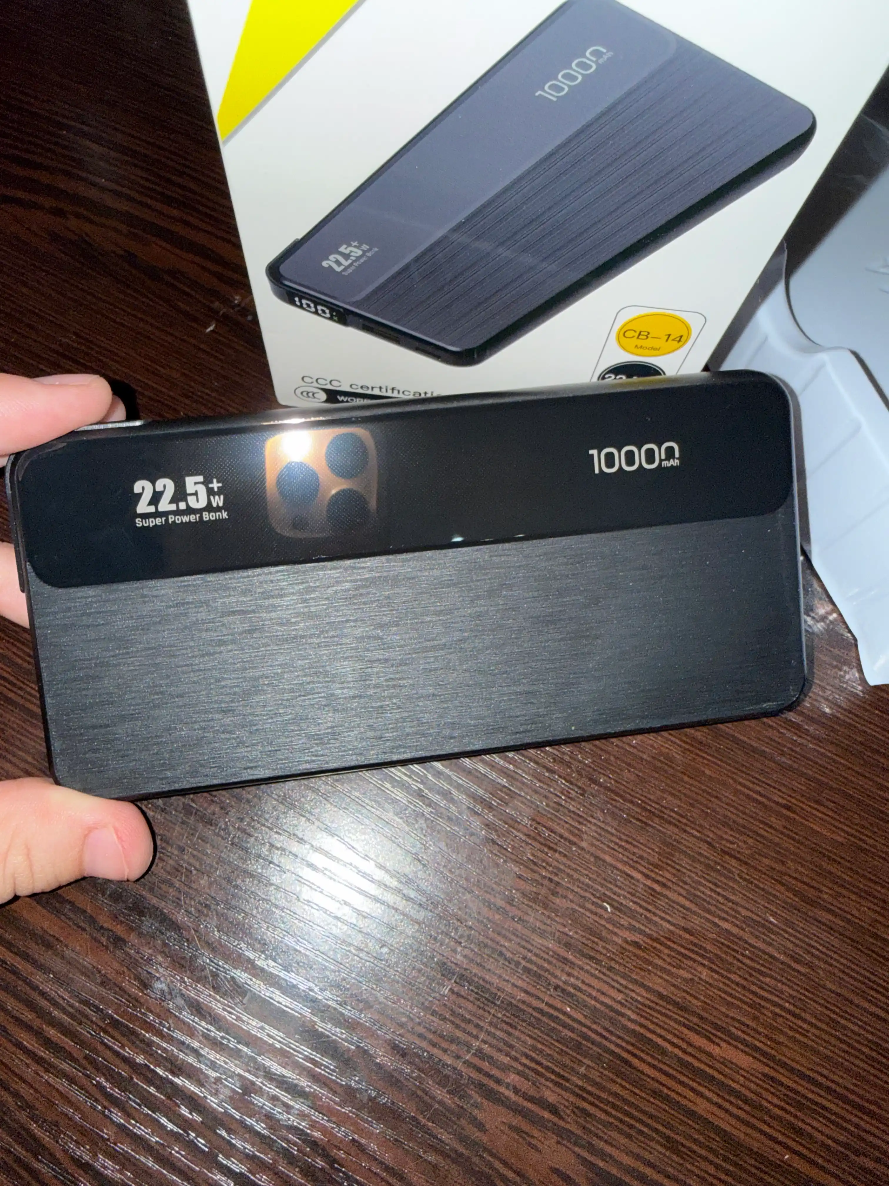 Повербанк 10 000 мА·ч, 22,5 Вт, быстрая зарядка, встроенные кабели Lightning и Type-C