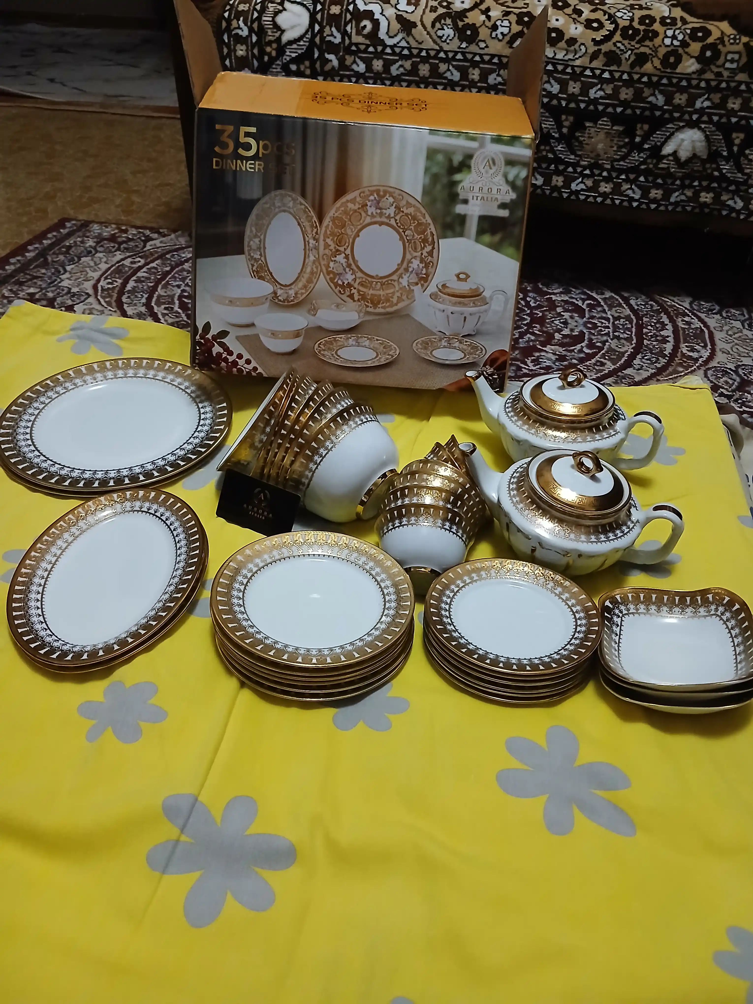 Oltin naqshli chinni oshxona servizi, 33 ta buyum
