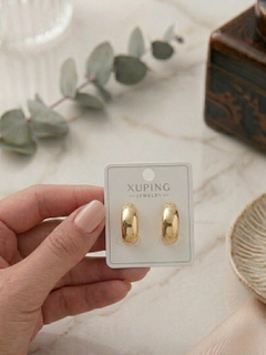 Светло-жёлтый