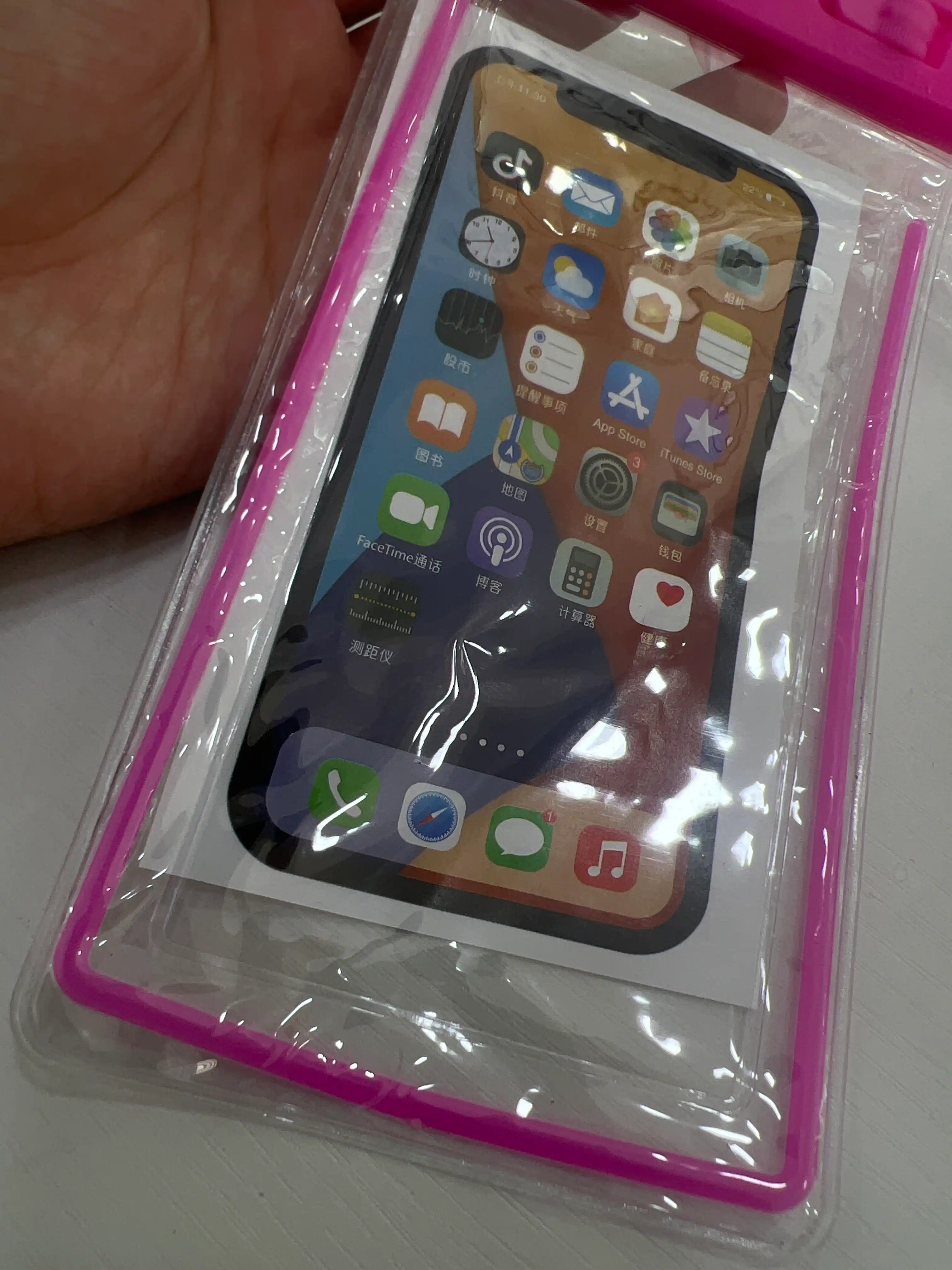 Suv o'tkazmaydigan telefon g'ilofi