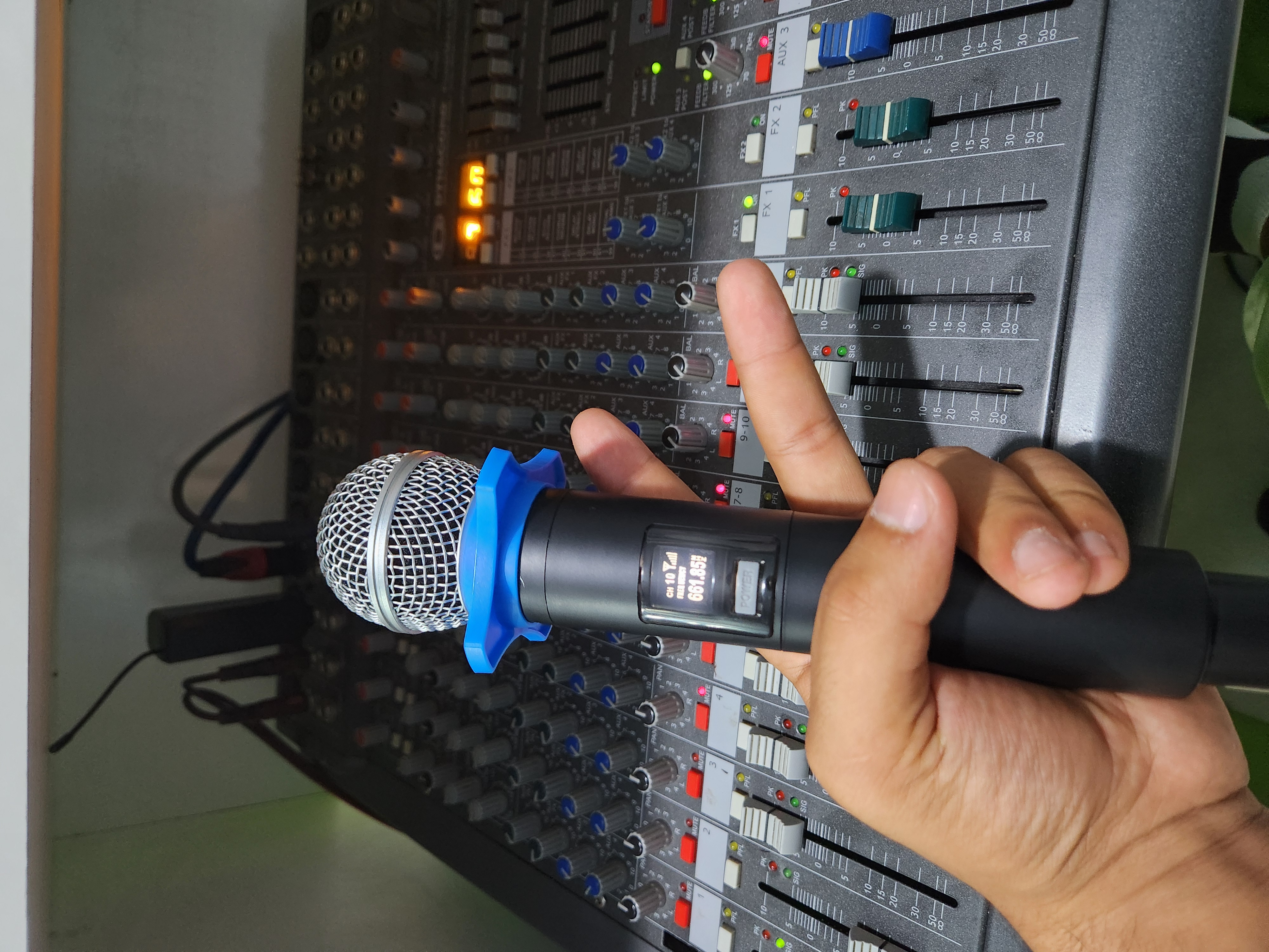 Professional universal simsiz mikrofon karaoke va boshqa kalonkalar uchun +adapter