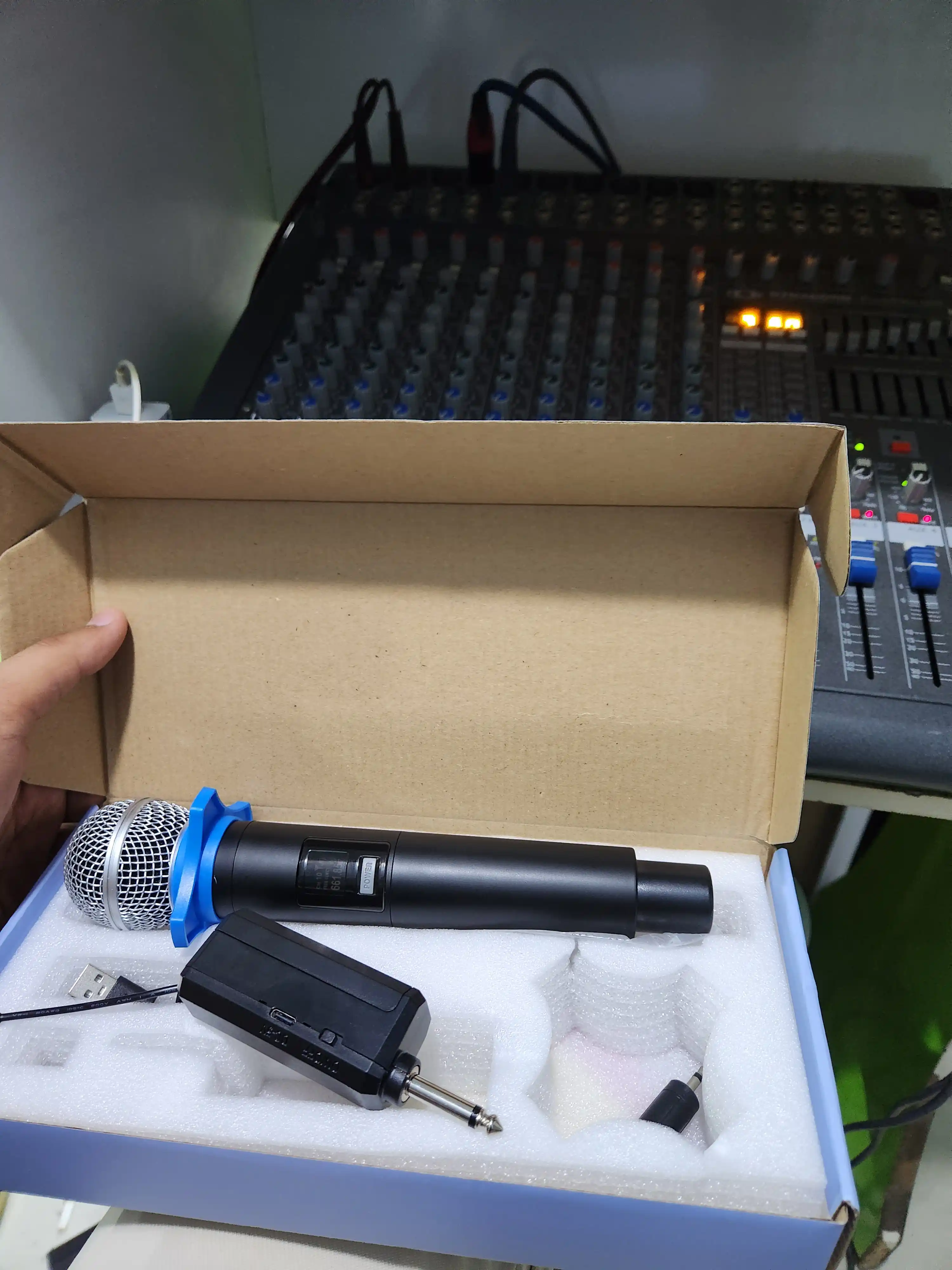 Professional universal simsiz mikrofon karaoke va boshqa kalonkalar uchun +adapter