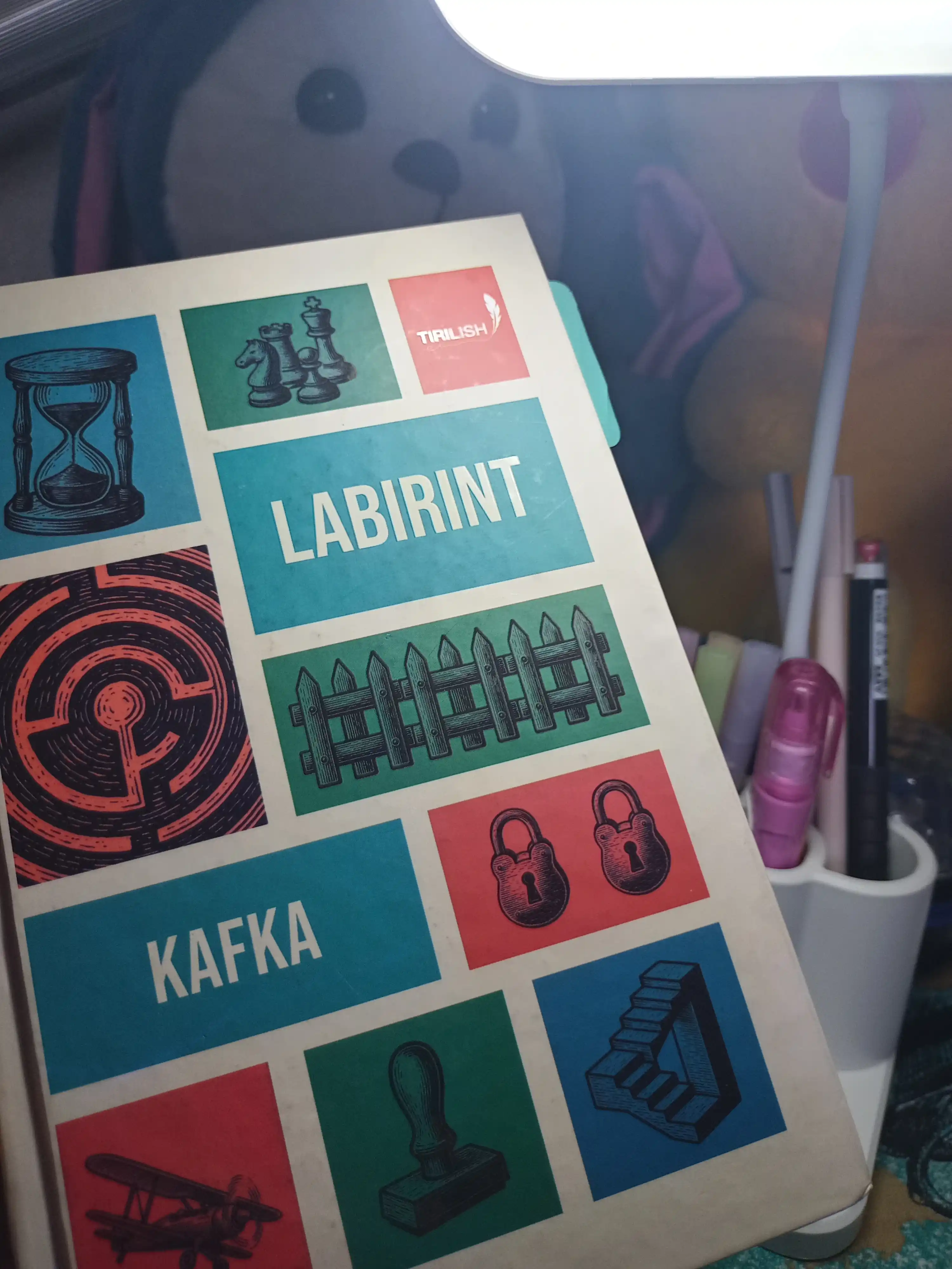 Labirint - inson taqdiri, erkinligi va hayot mazmuni haqidagi chuqur falsafiy asar