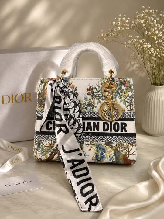 Ayollar uchun Christian Dior uslubidagi premium sumka – 27 × 25 sm - 