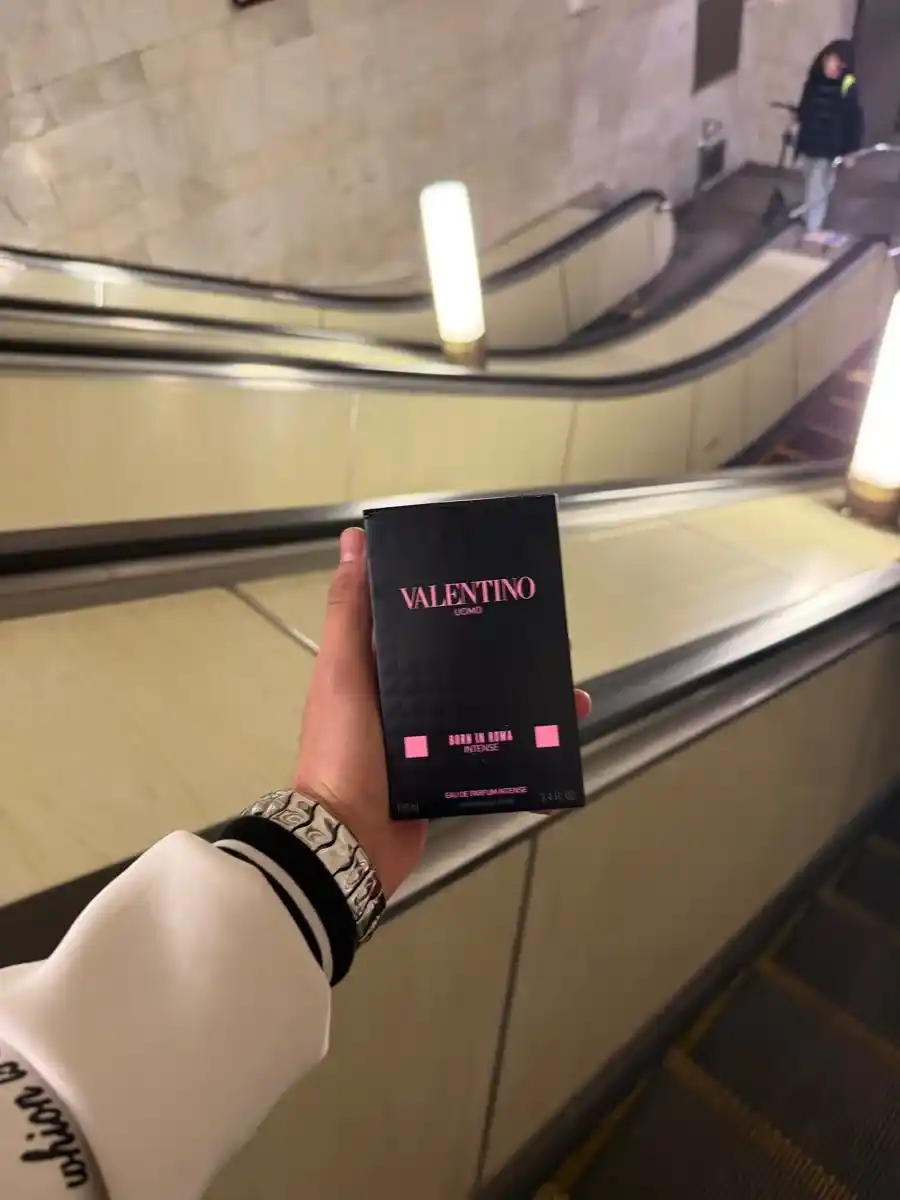 Valentino Uomo Born In Roma Intense  Parfum 100 мл мужские и женские  духи, EDP
