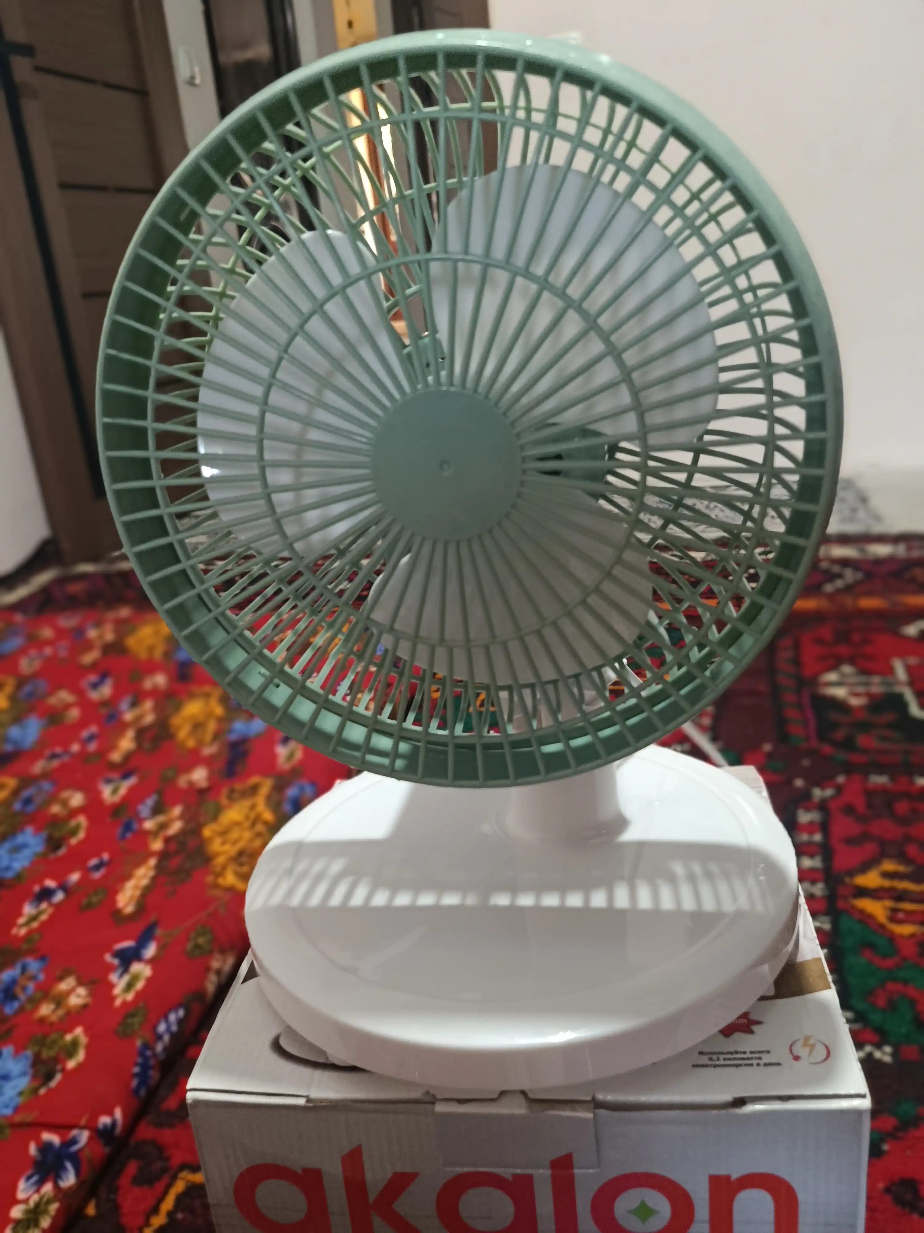 Stol ventilyatori, energiya tejamkor, 3 ta havo rejimli, jim ishlaydigan ventilyator