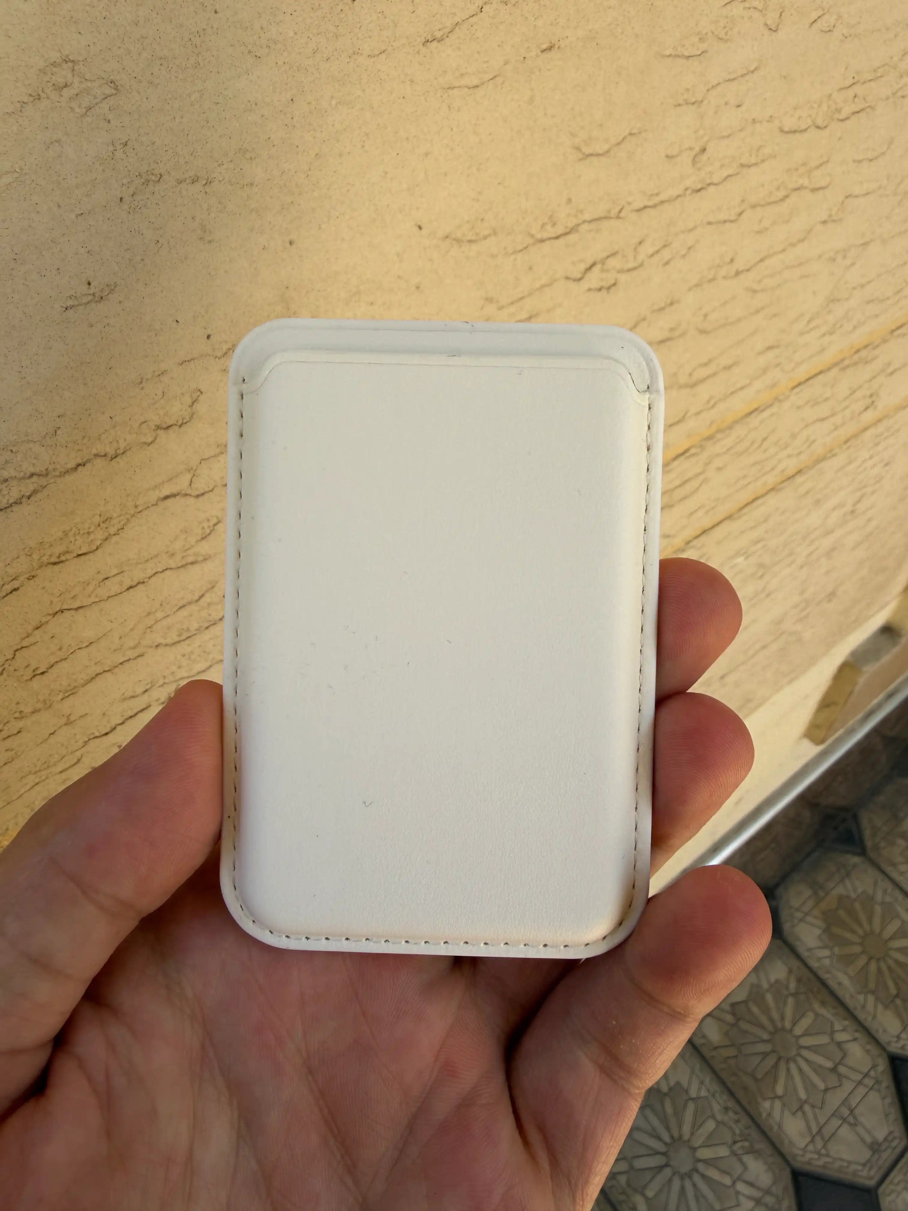 IPhone uchun MagSafe kartxolder, bank kartalari uchun