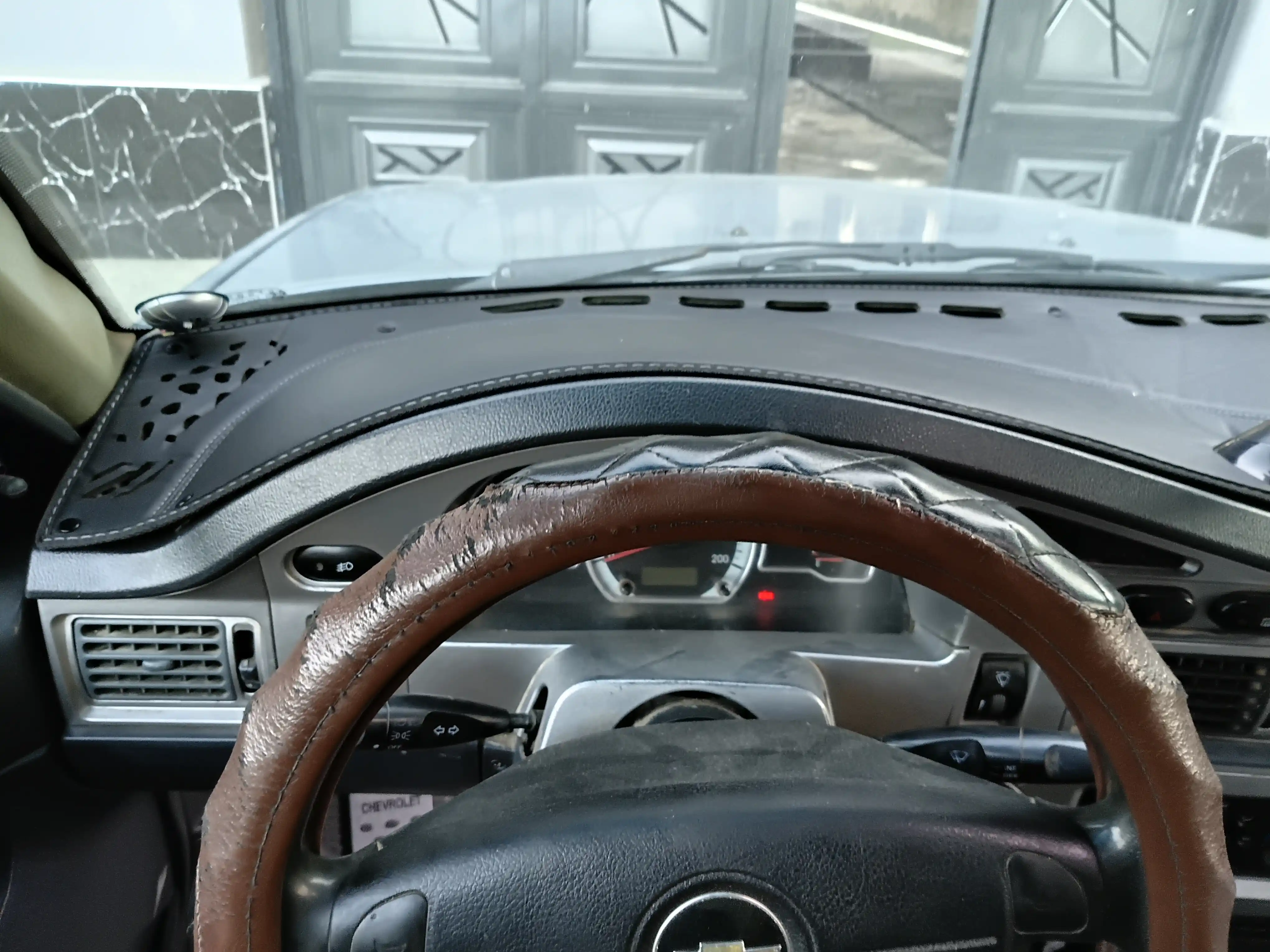 Различные коврики для торпеды автомобиля