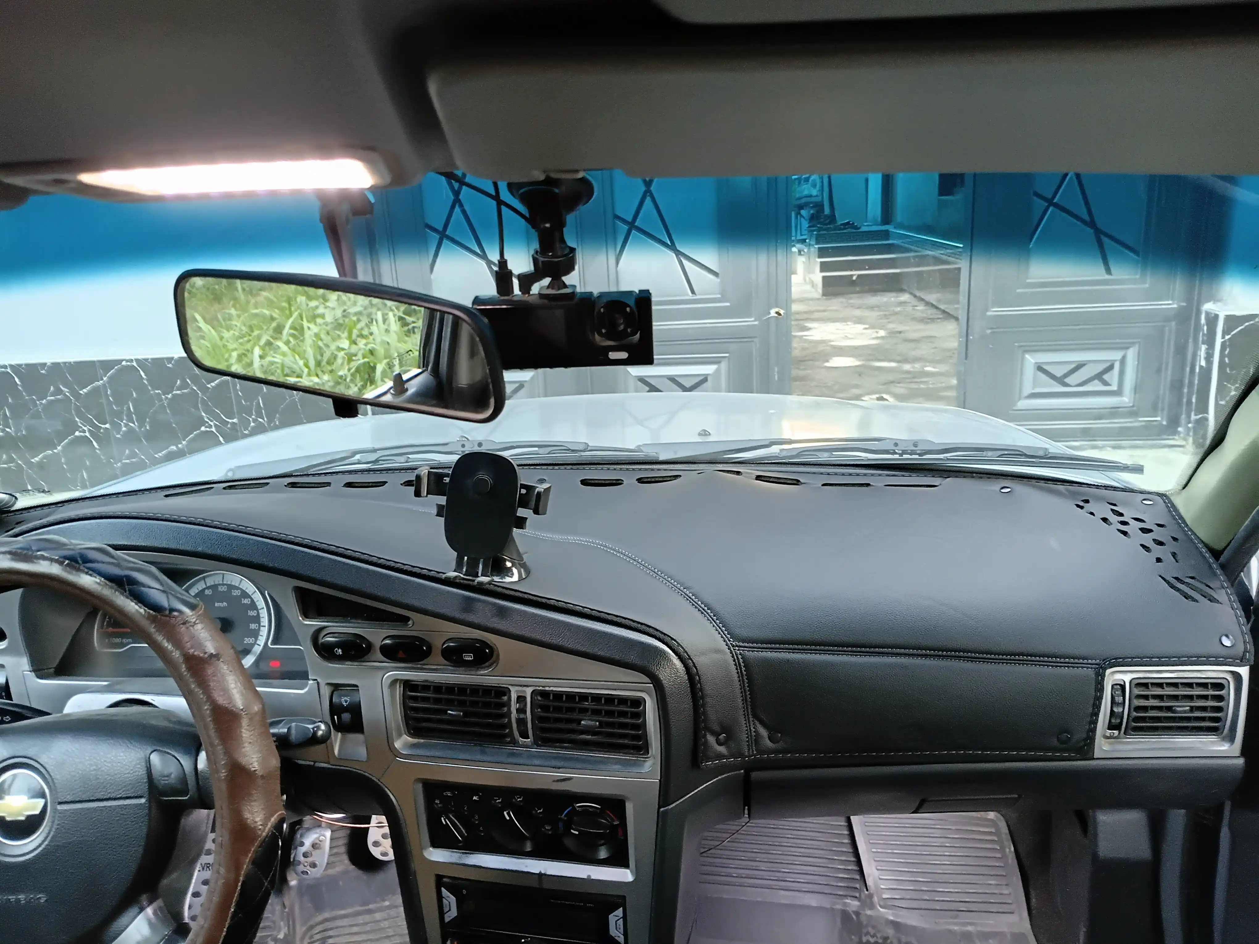 Различные коврики для торпеды автомобиля