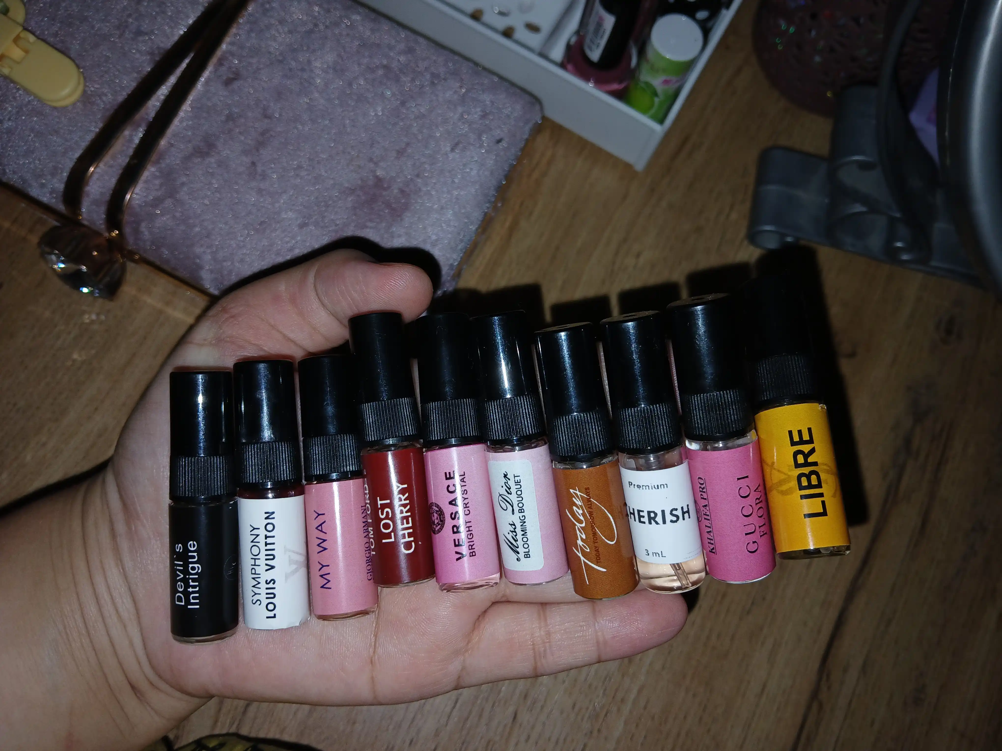 Atirlar ayollar uchun nabor Libre, Lost Cherry, Miss Dior, My Way, Today, Cherish, Versace