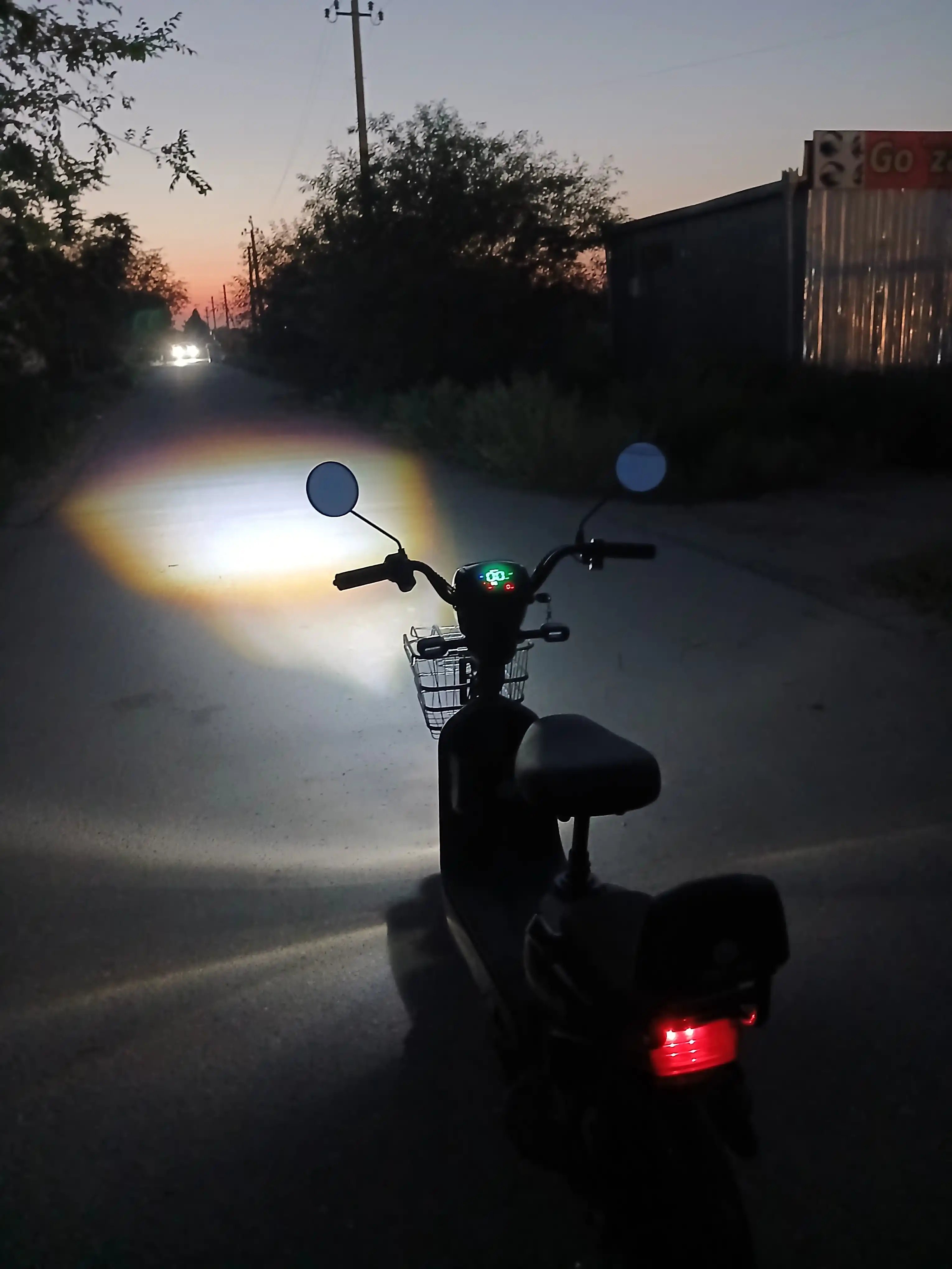 Дополнительная LED фара для мотоцикла, яркий свет, универсальное крепление