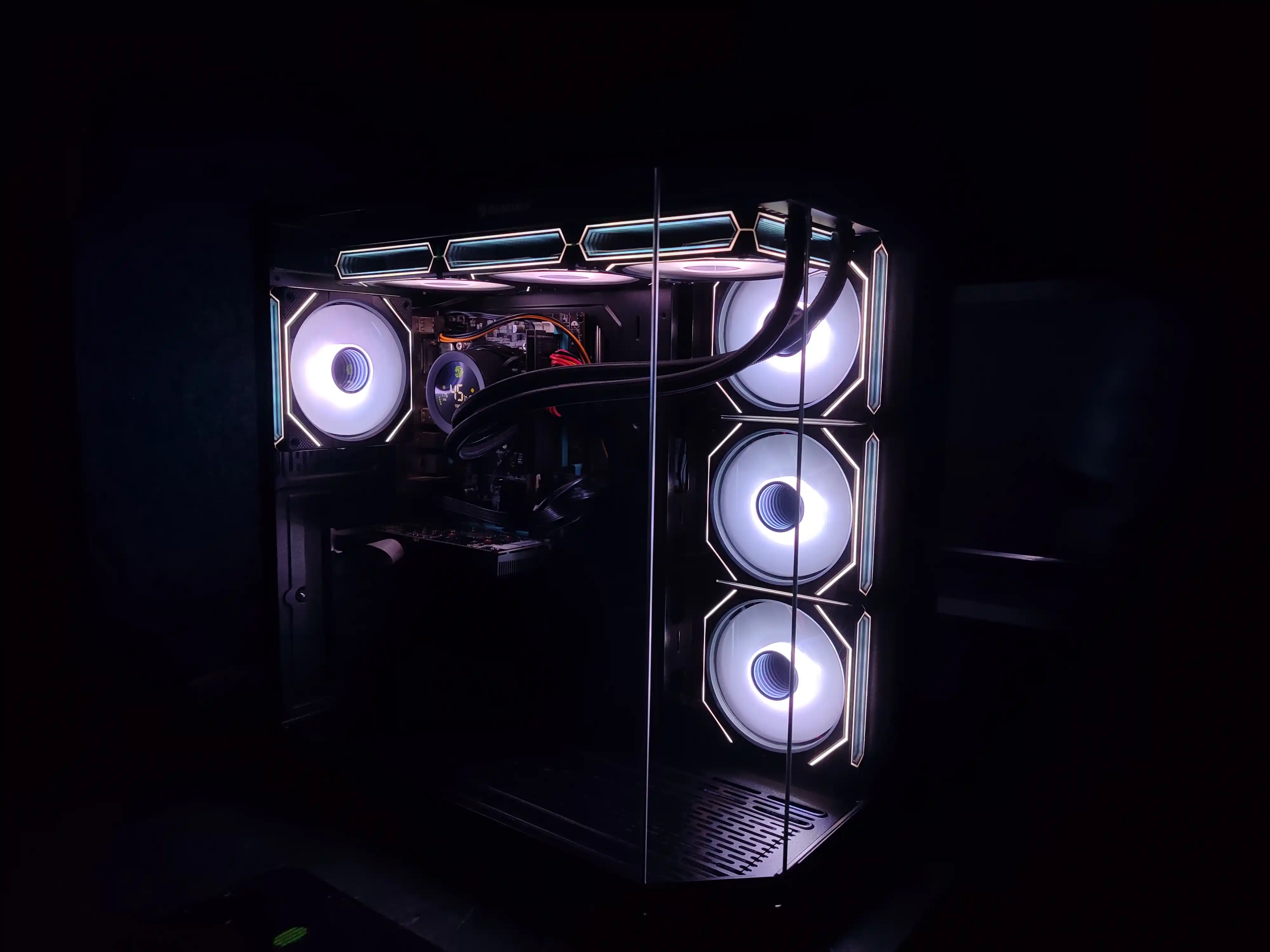 Корпус GameMax Hype-A, Mid-Tower, 4×ARGB вентиляторов