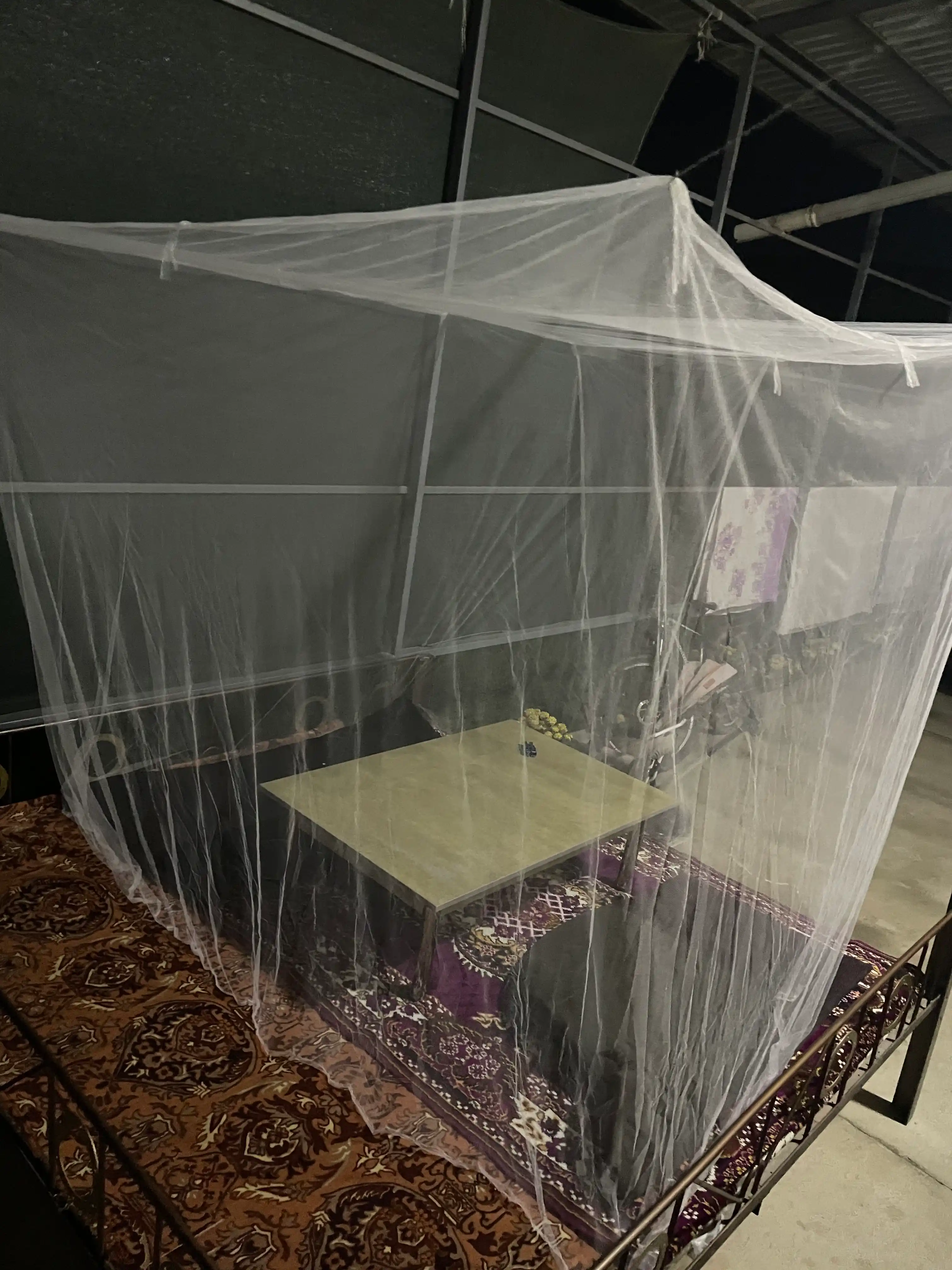 Pashshaxona va pashaxona, krovat uchun pashsha setka, oq rangli