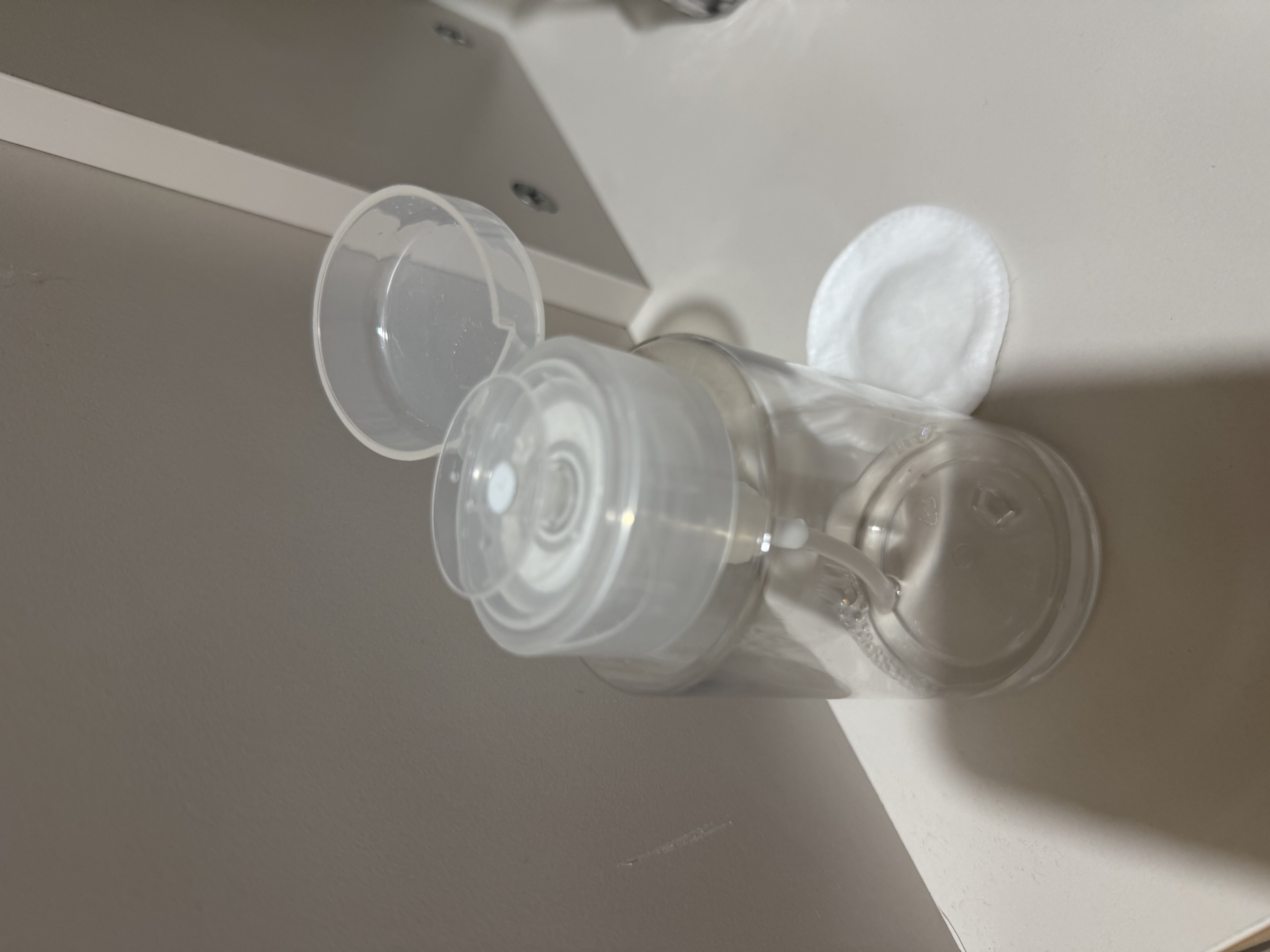 Pompalı flakon-dispenser 200 ml, suyuqliklar uchun idish