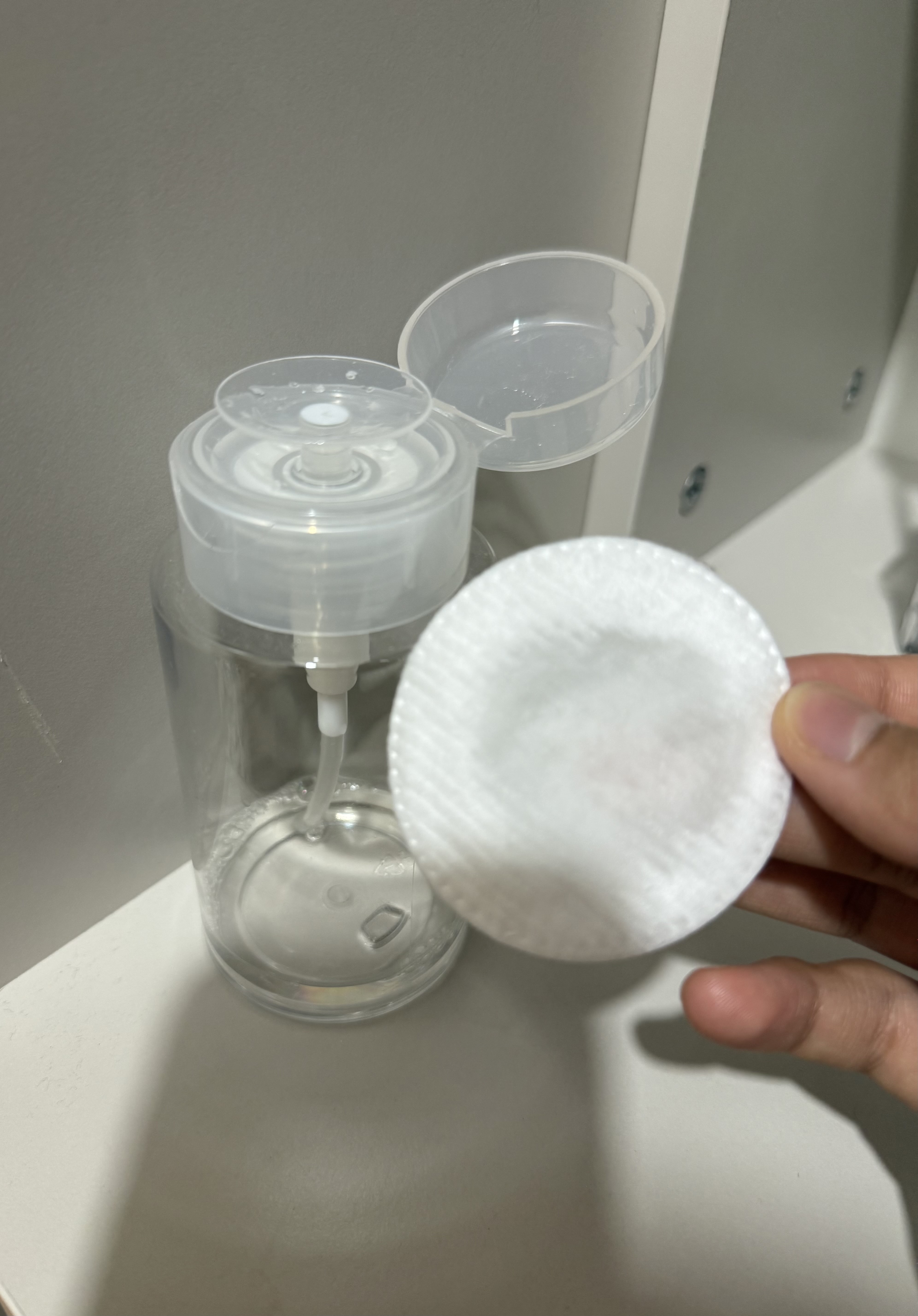 Pompalı flakon-dispenser 200 ml, suyuqliklar uchun idish