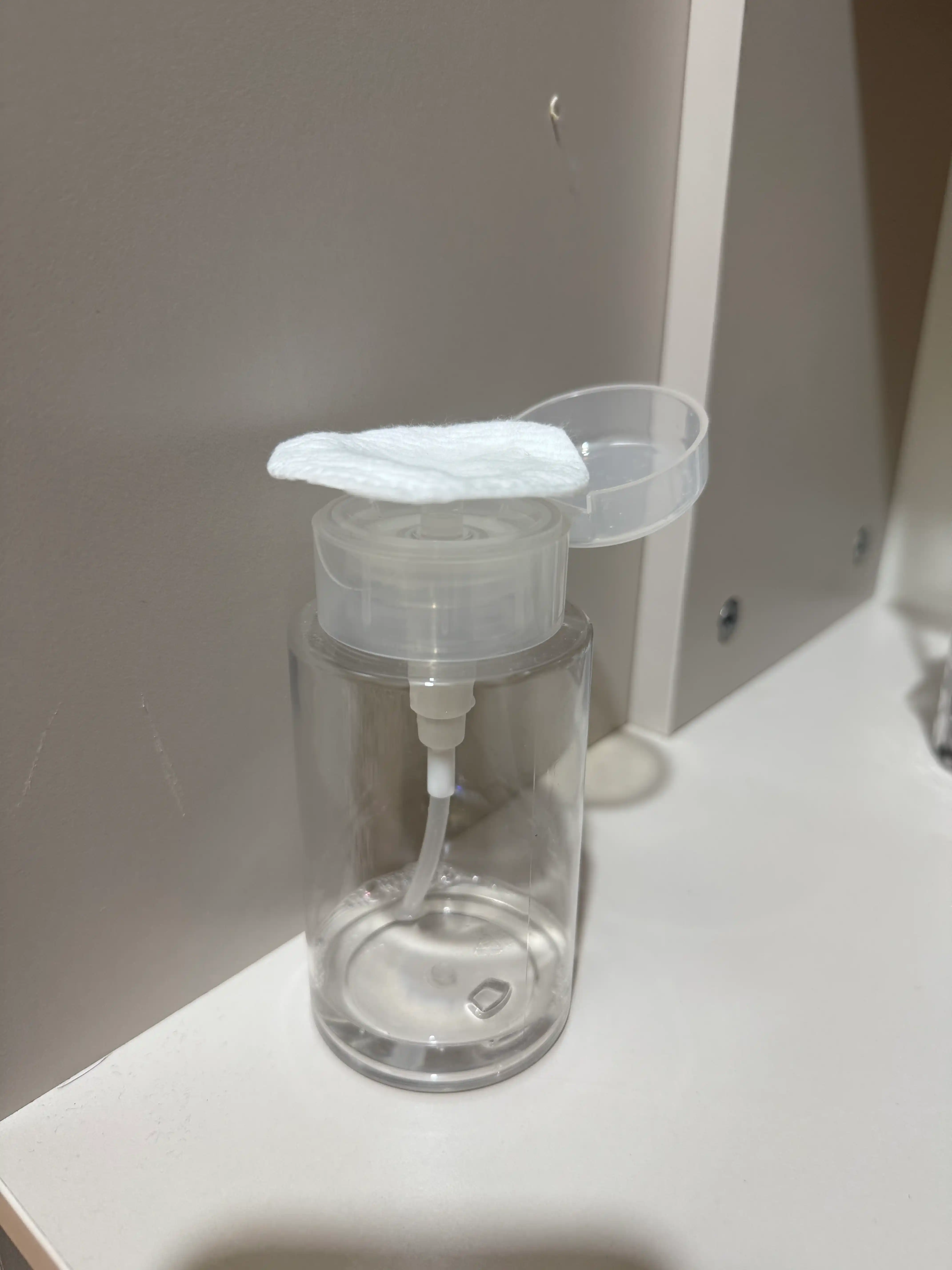 Pompalı flakon-dispenser 200 ml, suyuqliklar uchun idish