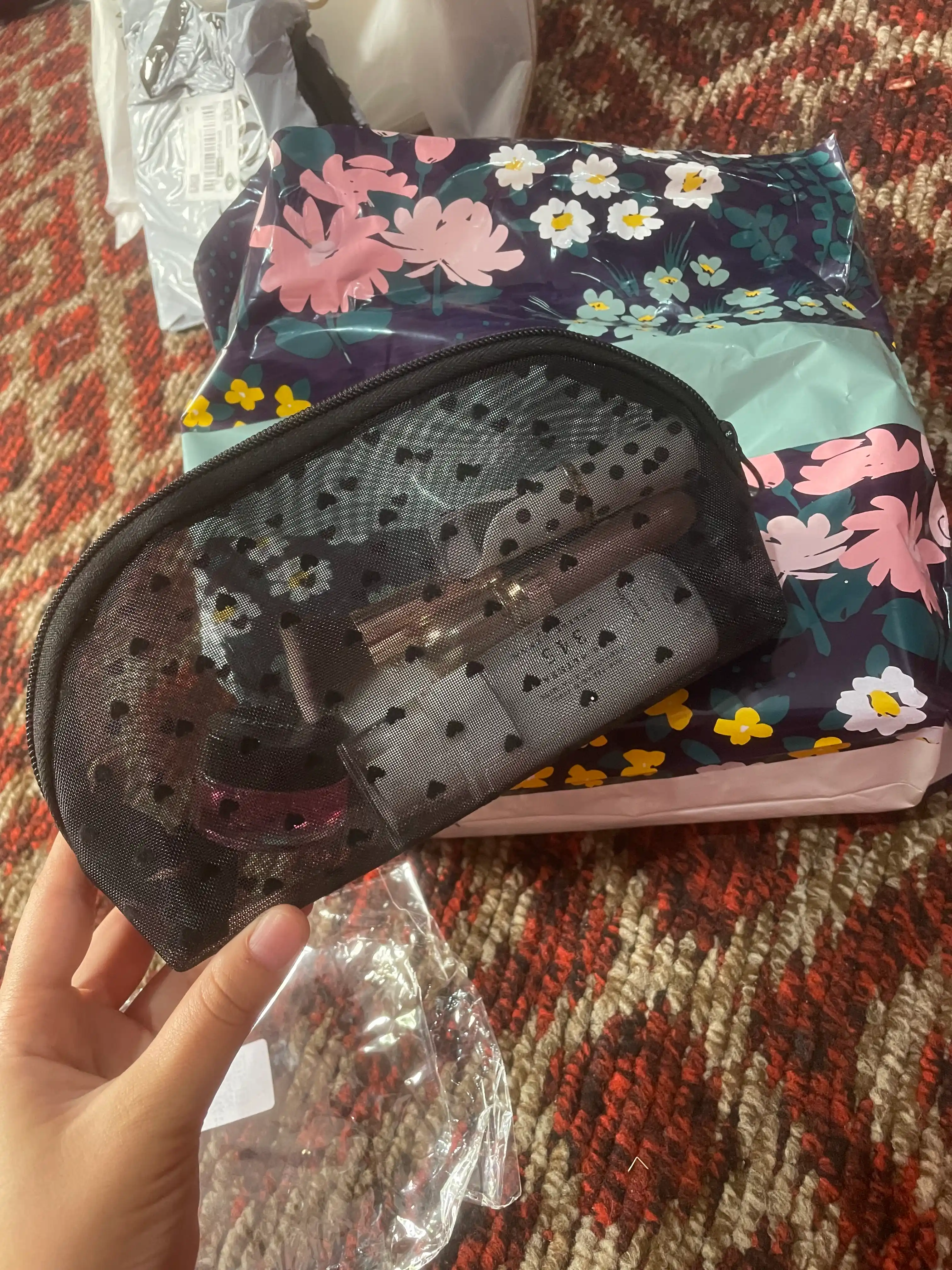Ayollar kosmetichkasi, yurakchali kosmetichka, mini kosmetik sumka