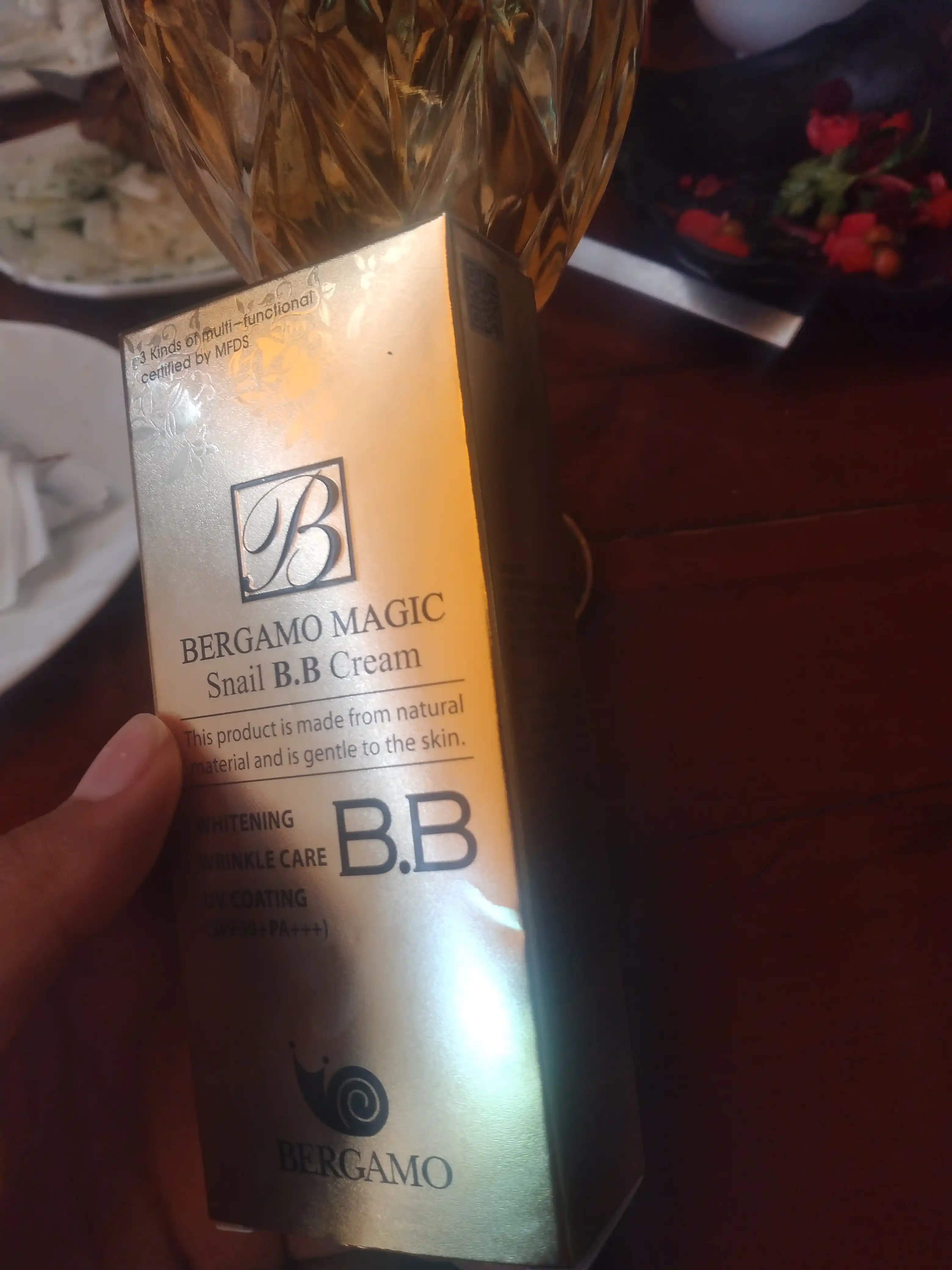 Bergamo Magic Snail BB yuz uchun tonal krem, matlashtiruvchi, namlovchi, SPF, 50 ml