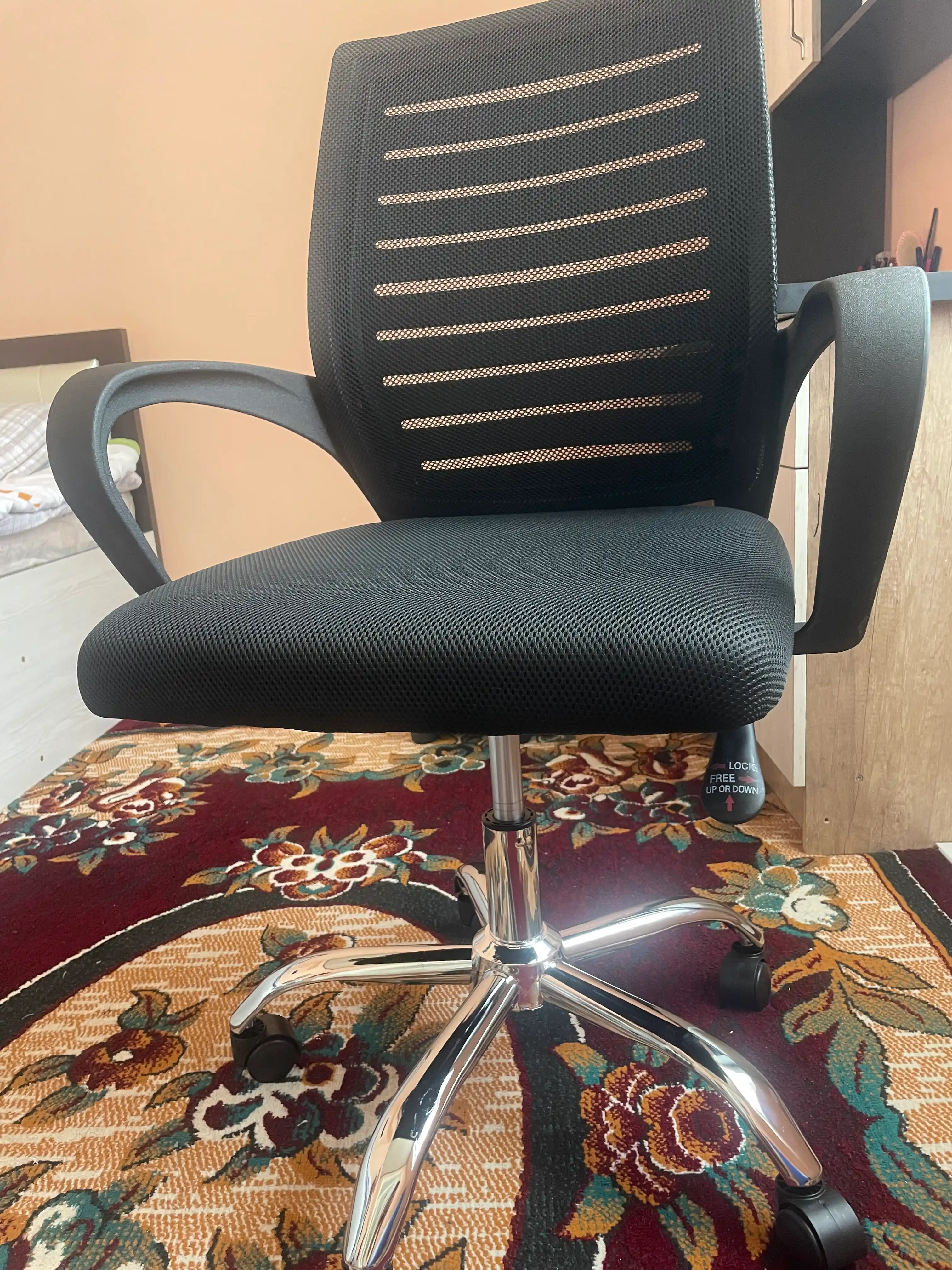 Ofis va kompyuter kreslosi TASK, setka, tebranadigan kreslo, kreslolar, ergonomik kreslo