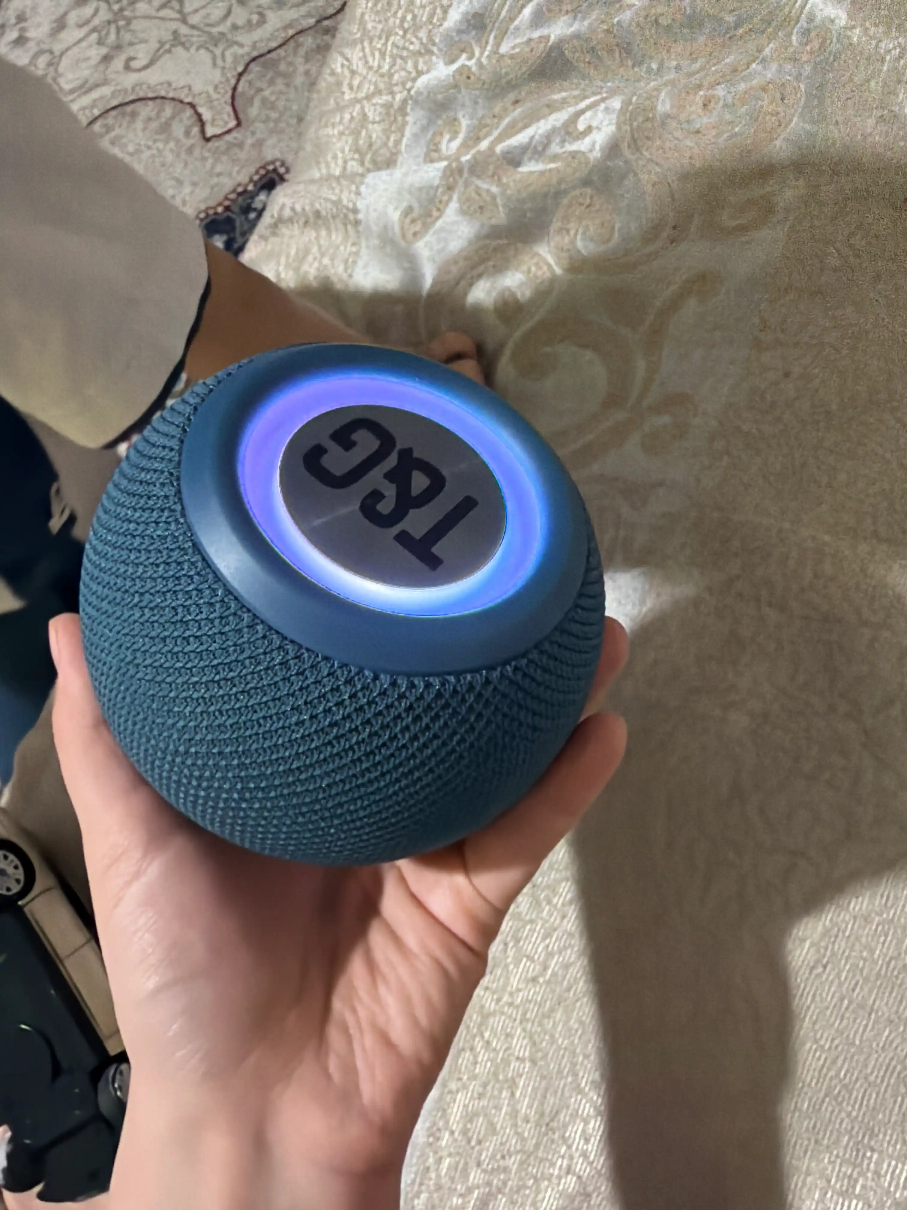 Kolonka simsiz, portativ akustika tizimi, RGB yoritgich bilan, Bluetooth