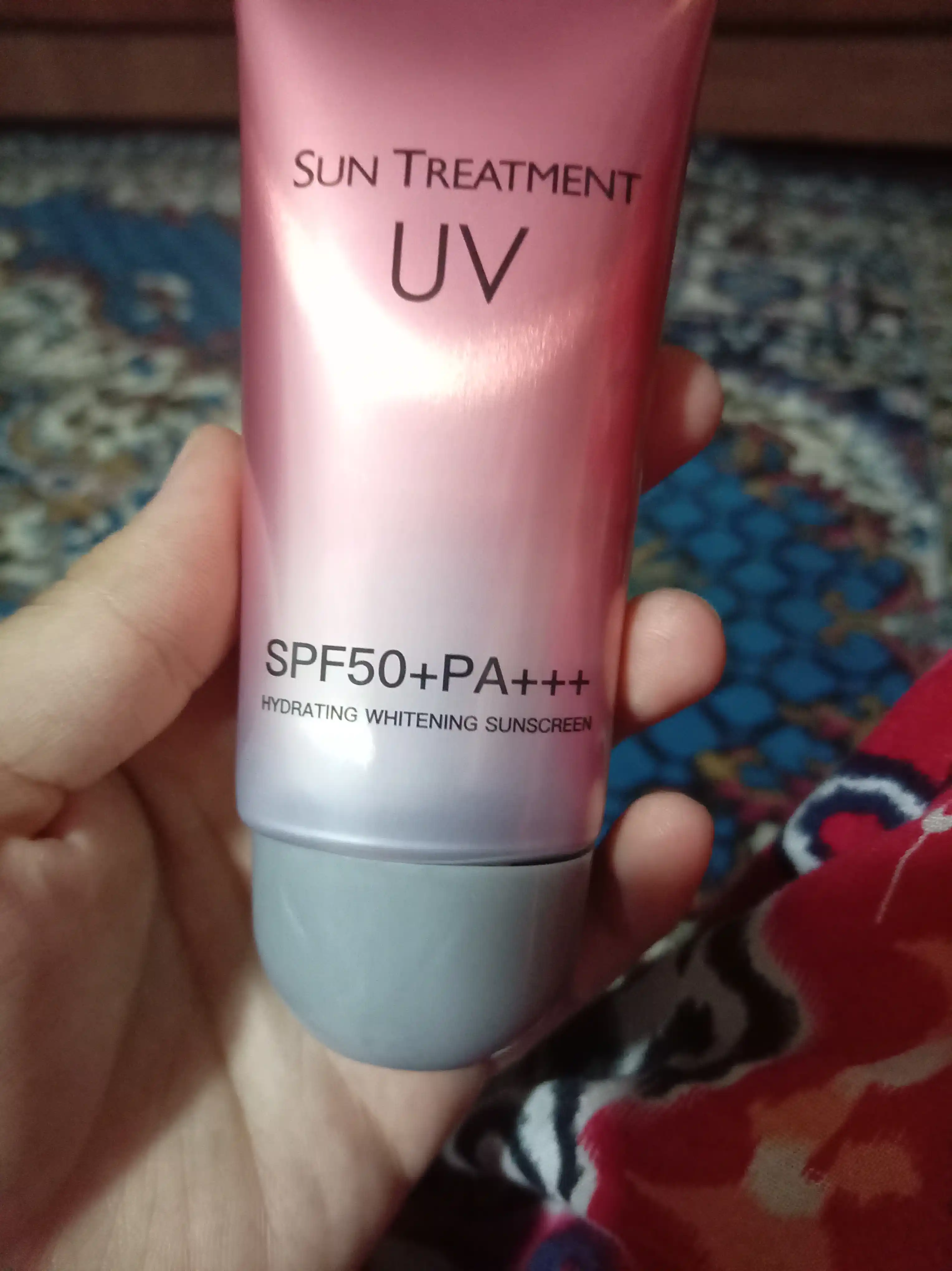 Quyoshdan himoya qiluvchi va namlantiruvchi yuz uchun krem UV SPF50+PA+++