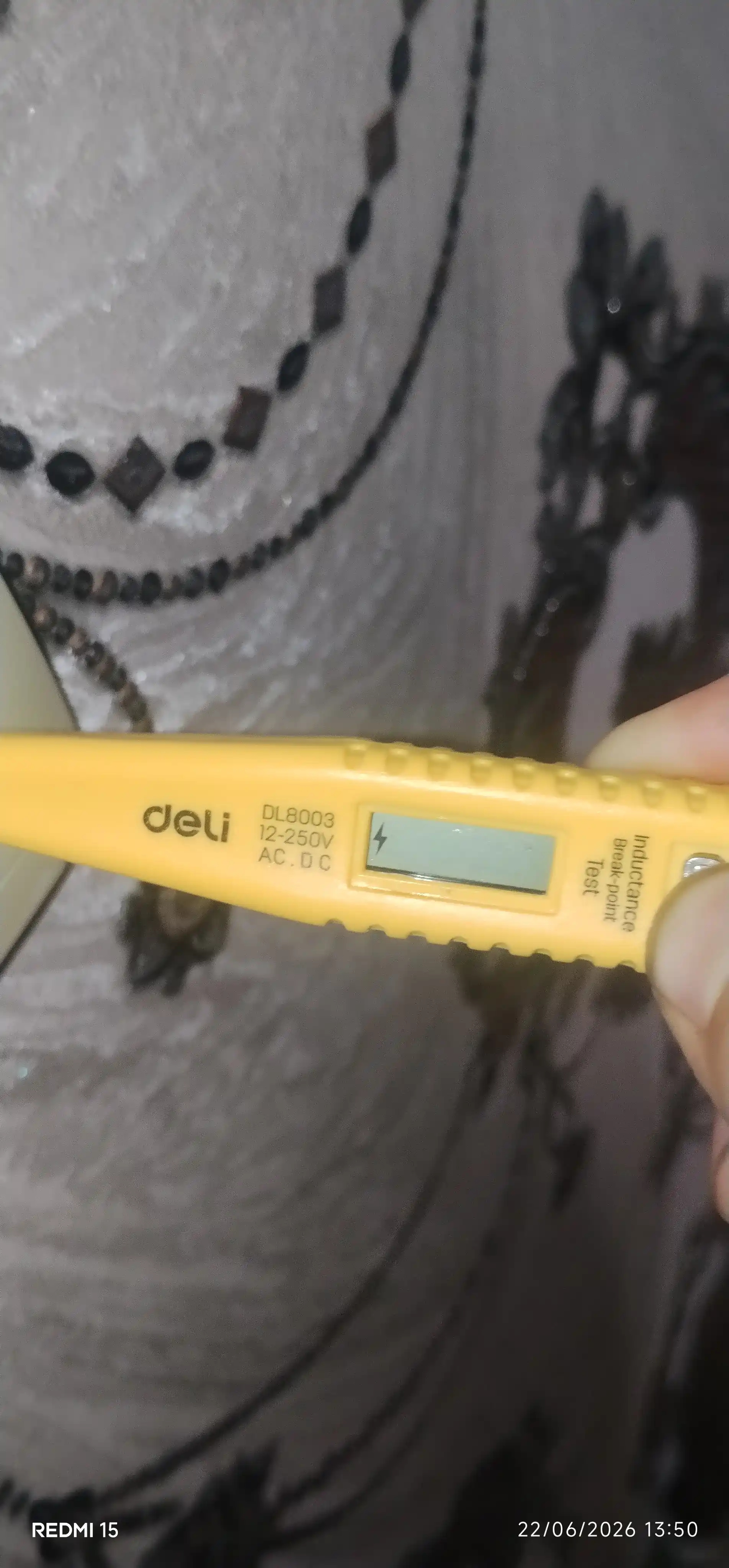 Вольтметр Deli EDL8003 12-220V AC/DC