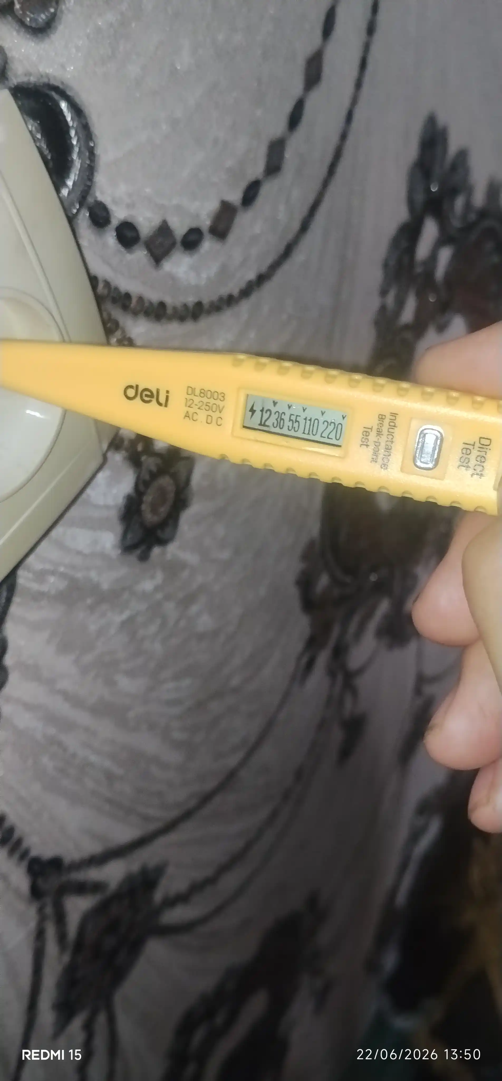 Вольтметр Deli EDL8003 12-220V AC/DC