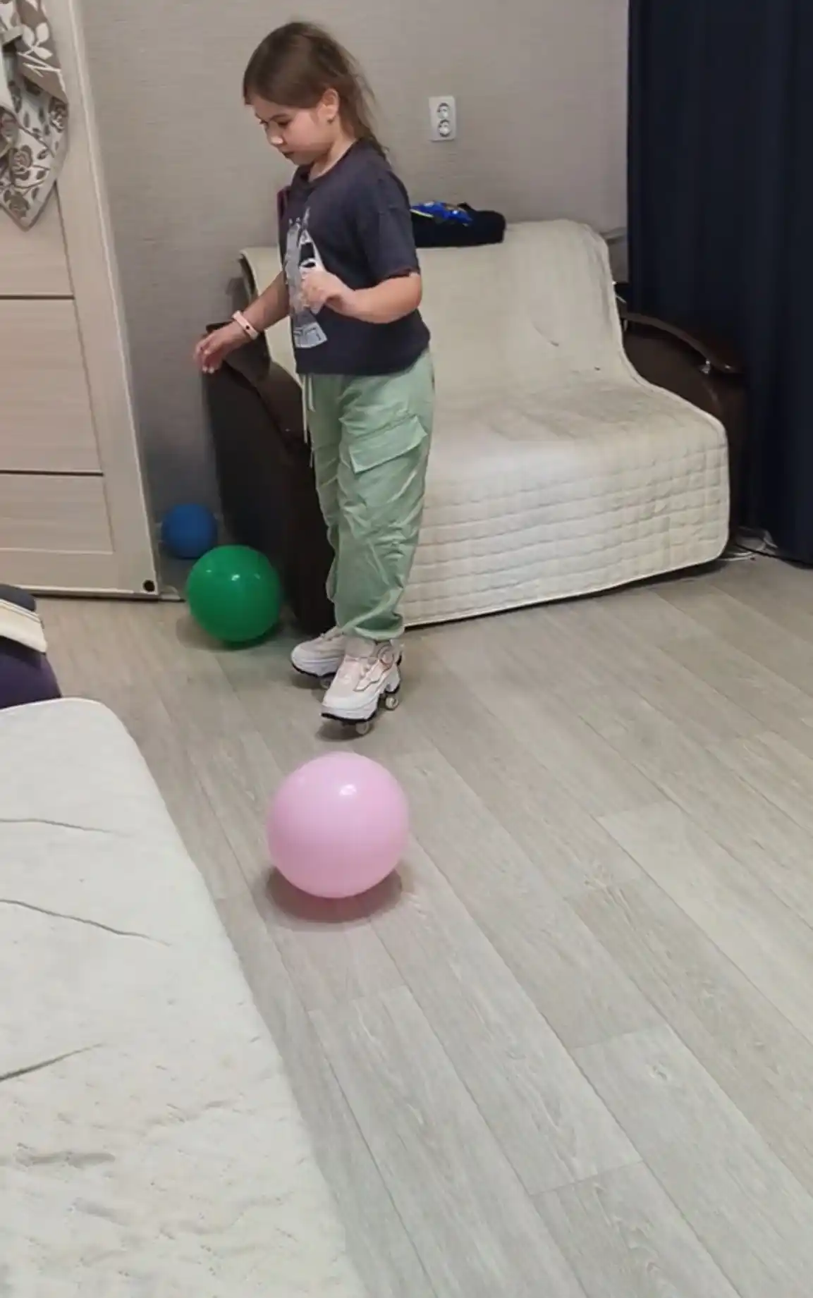 LED chiroqli rolikli krossovka bolalar uchun, g‘ildirakli sport oyoq kiyimi, krasovka