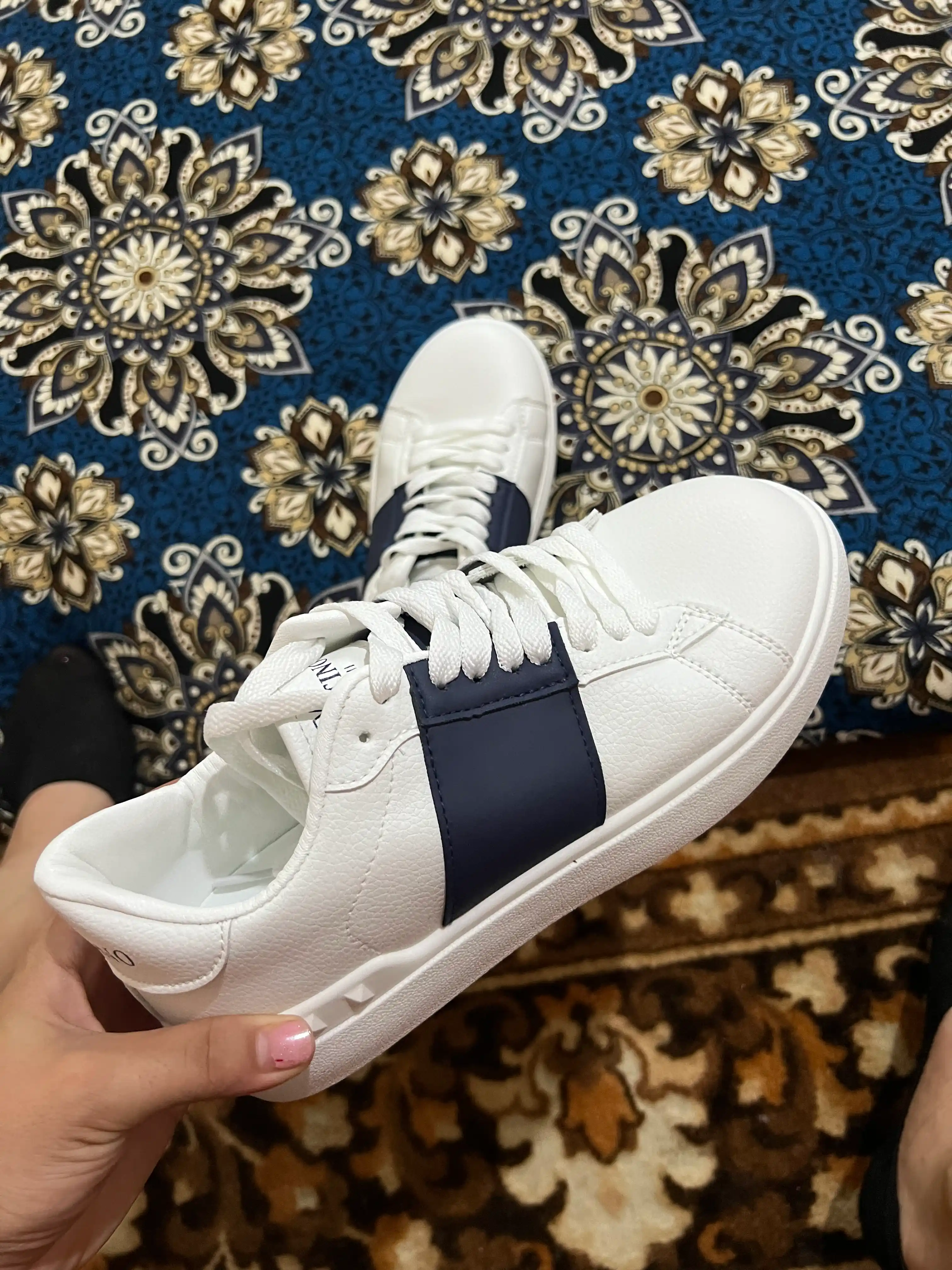 Ayollar va qizlar uchun Valentino Garavani krossovkalari o'lcham 36-40