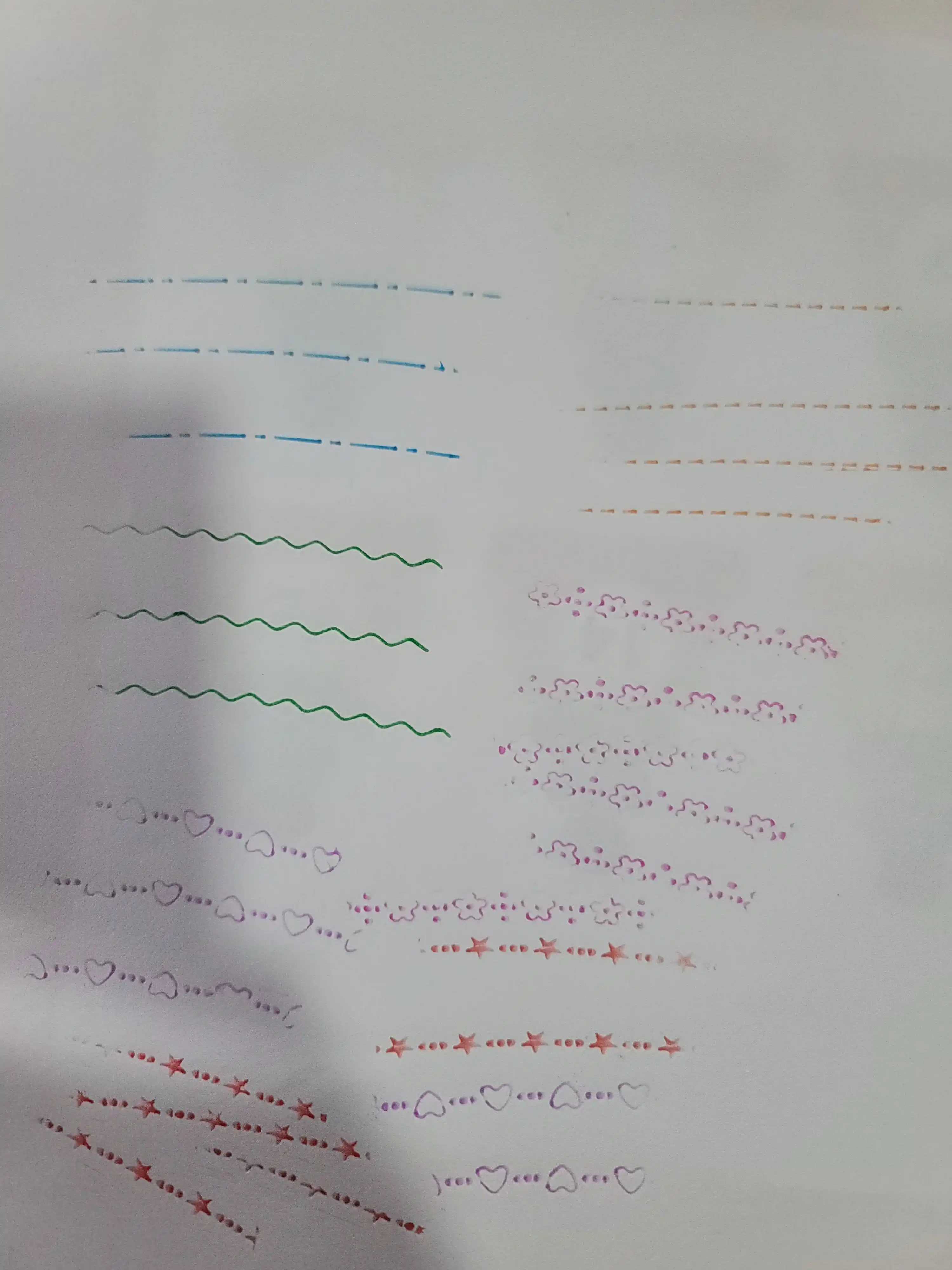 Turli xil shakllarda yozuvchi markerlar(gulli, yurakchali, to'lqinli...) 6 dona