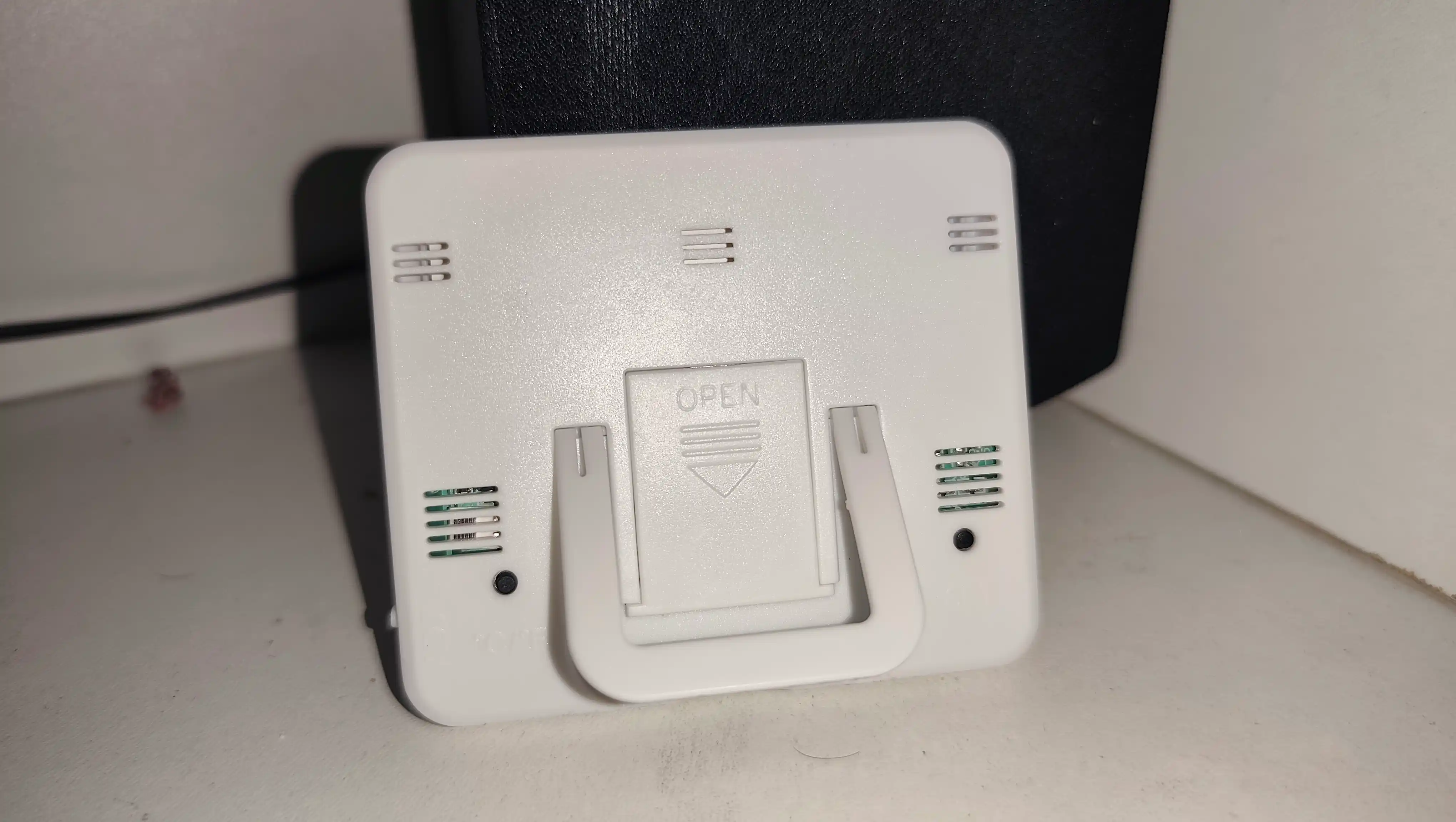 Uy uchun raqamli termometr va gigrometr 3 в 1 – harorat, namlik va vaqtni  ko‘rsatadi