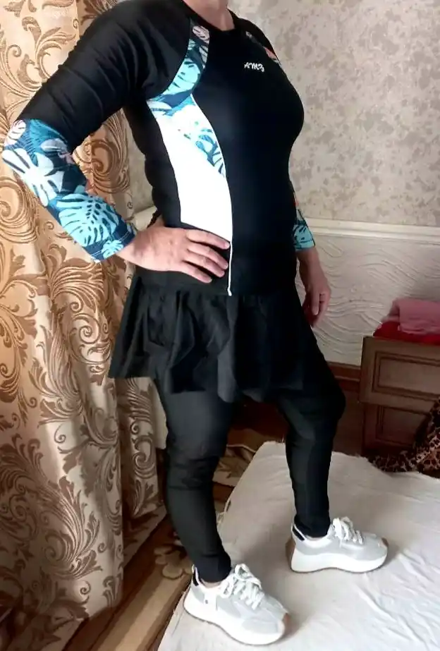 Закрытый купальник для покрытых женщин ,с юбкой и леггинсами