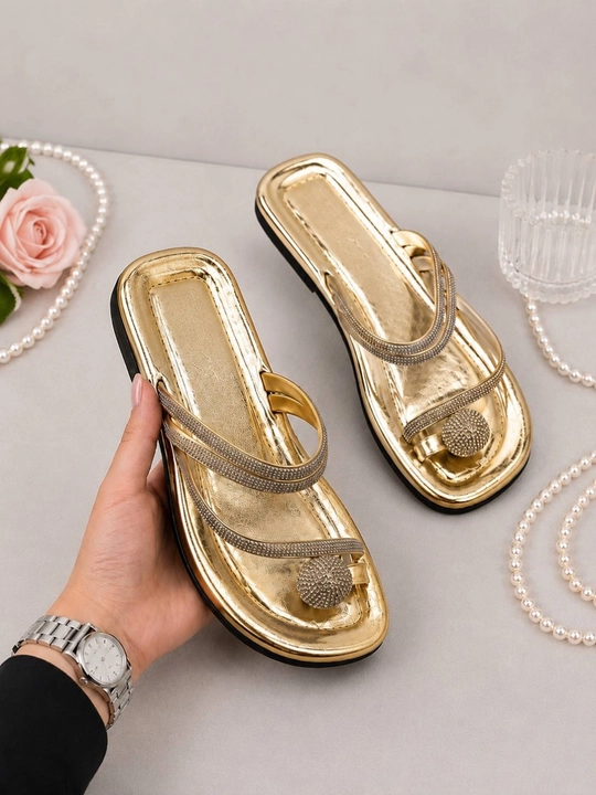 Ayollar yozgi shippagi, oltin rangli toshli shlyopans, barmoqli sandal (vyetnamka)