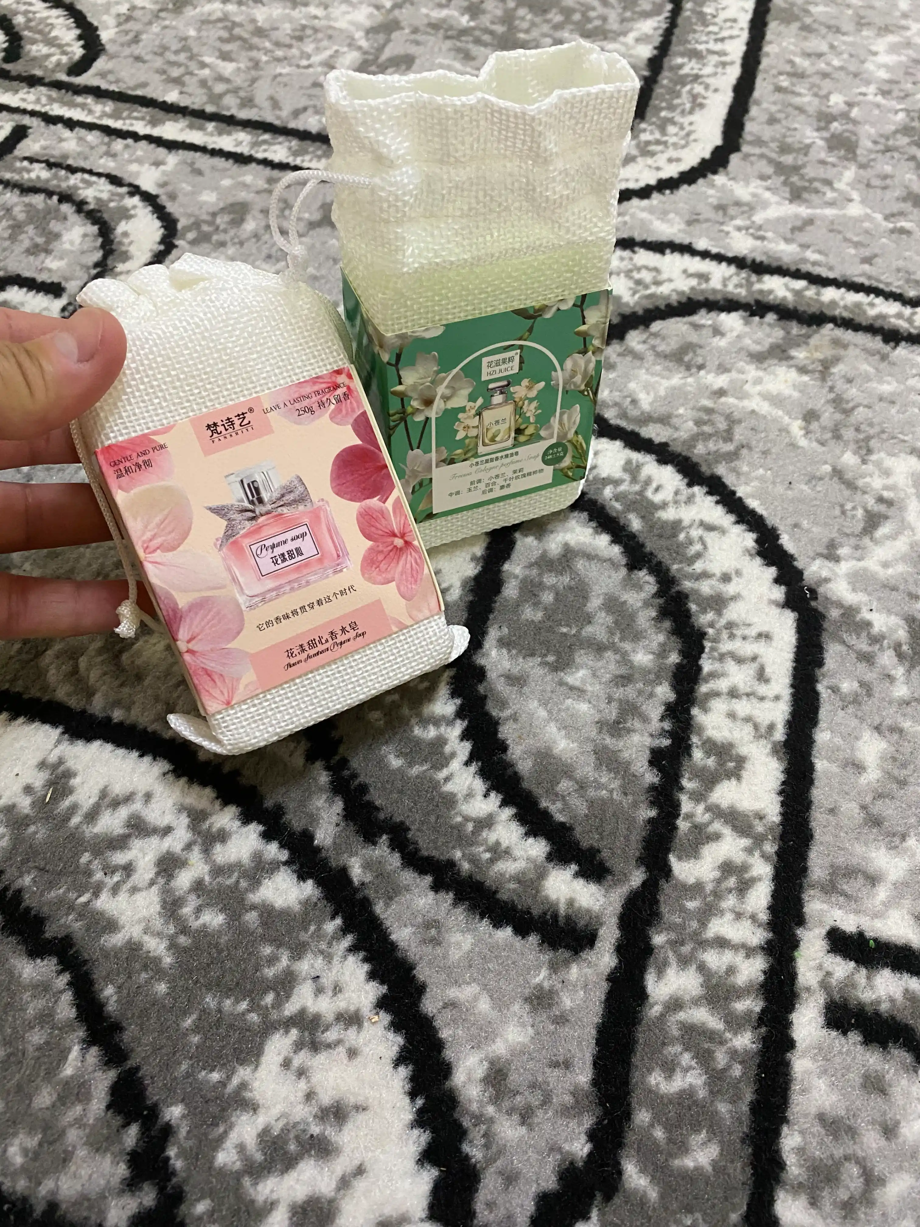 Parfyumli qattiq sovun assorti HZI JUICE/FANSHIYI, 4 xil gul aromati