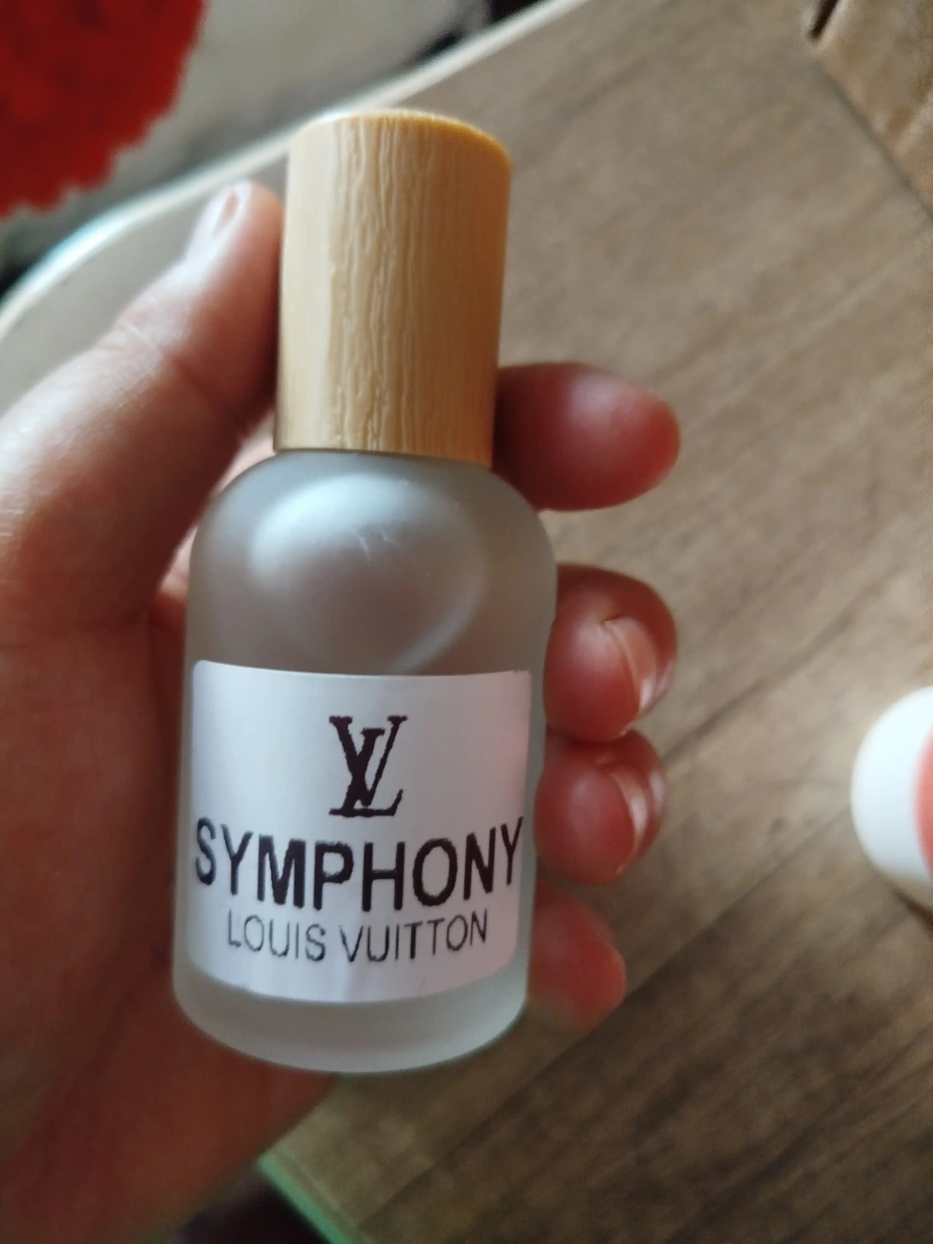 Atir Louis Vuitton Symphony, erkaklar va ayollar uchun
