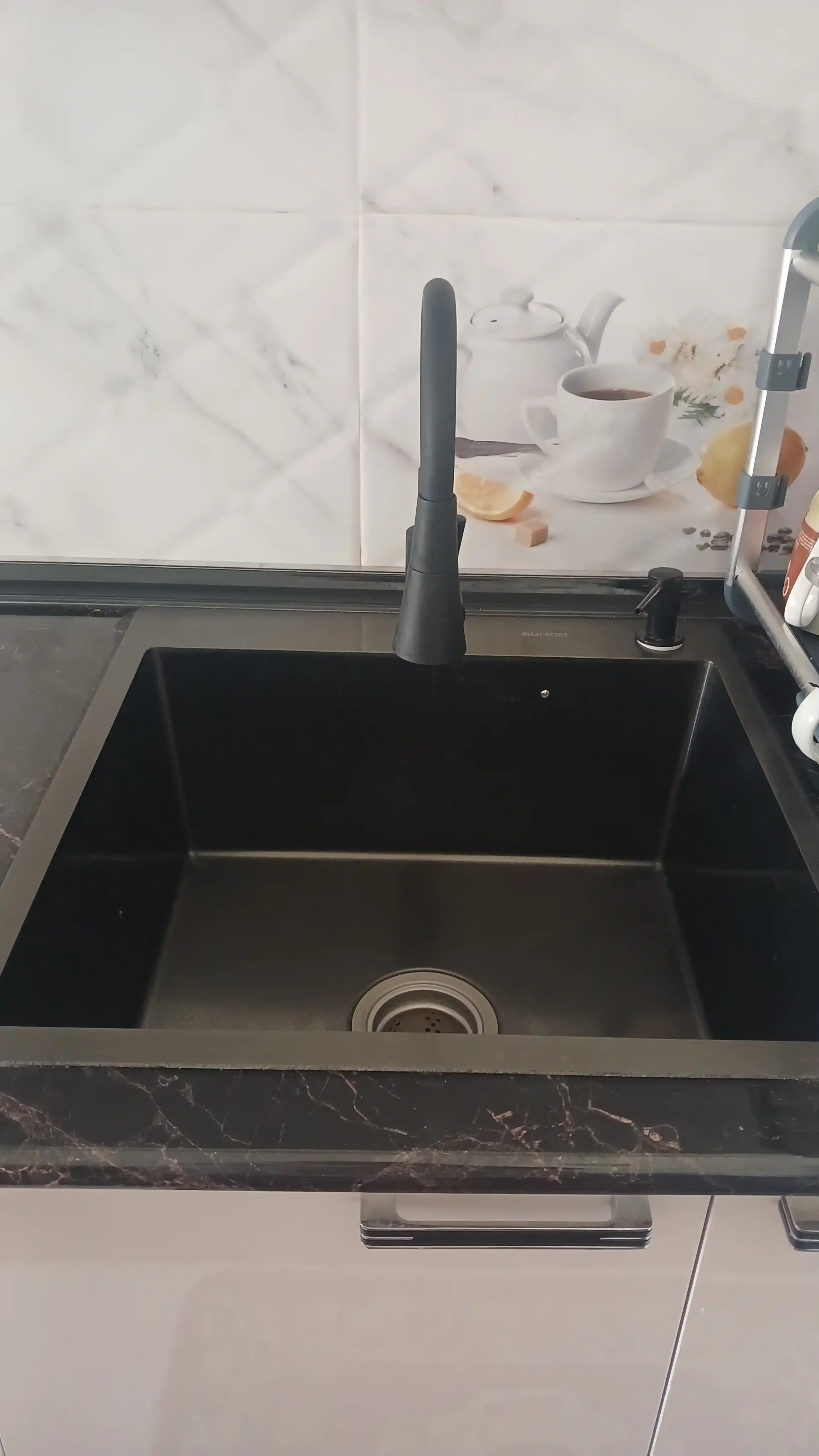 Oshxona uchun egiluvchan quvurli NERO krani, Xonsaroy’dan yutuq bilan