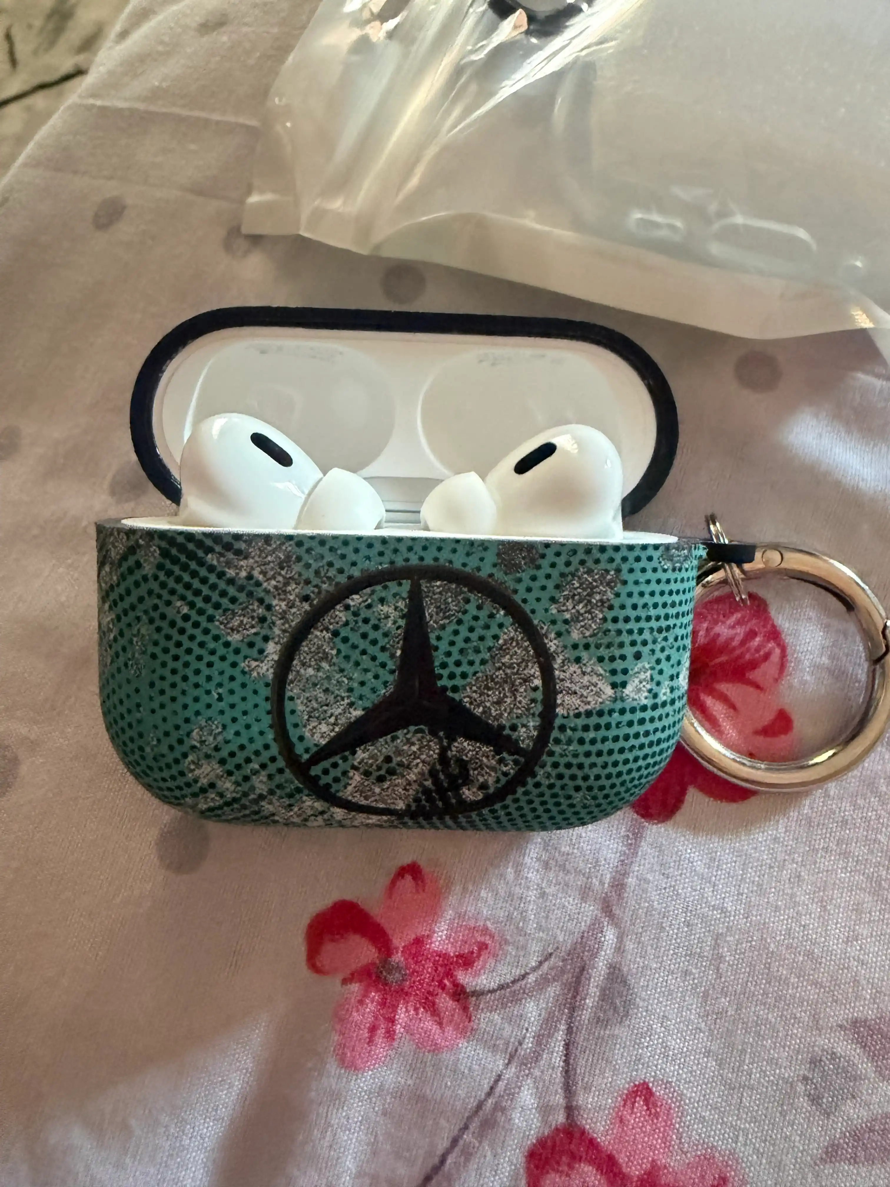 Стильный чехол для AirPods / AirPods Pro с принтом, защитный кейс с карабином