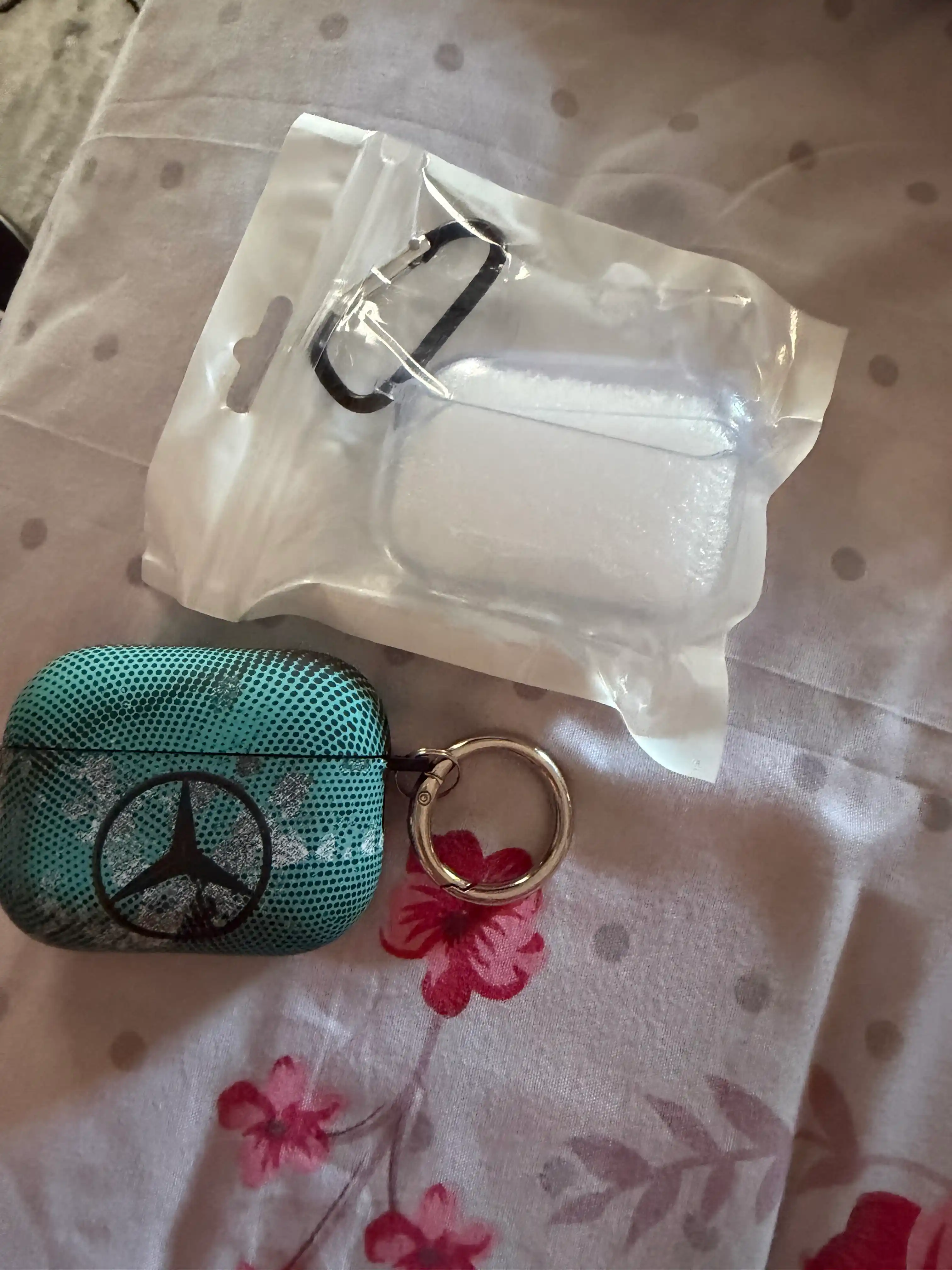 Стильный чехол для AirPods / AirPods Pro с принтом, защитный кейс с карабином