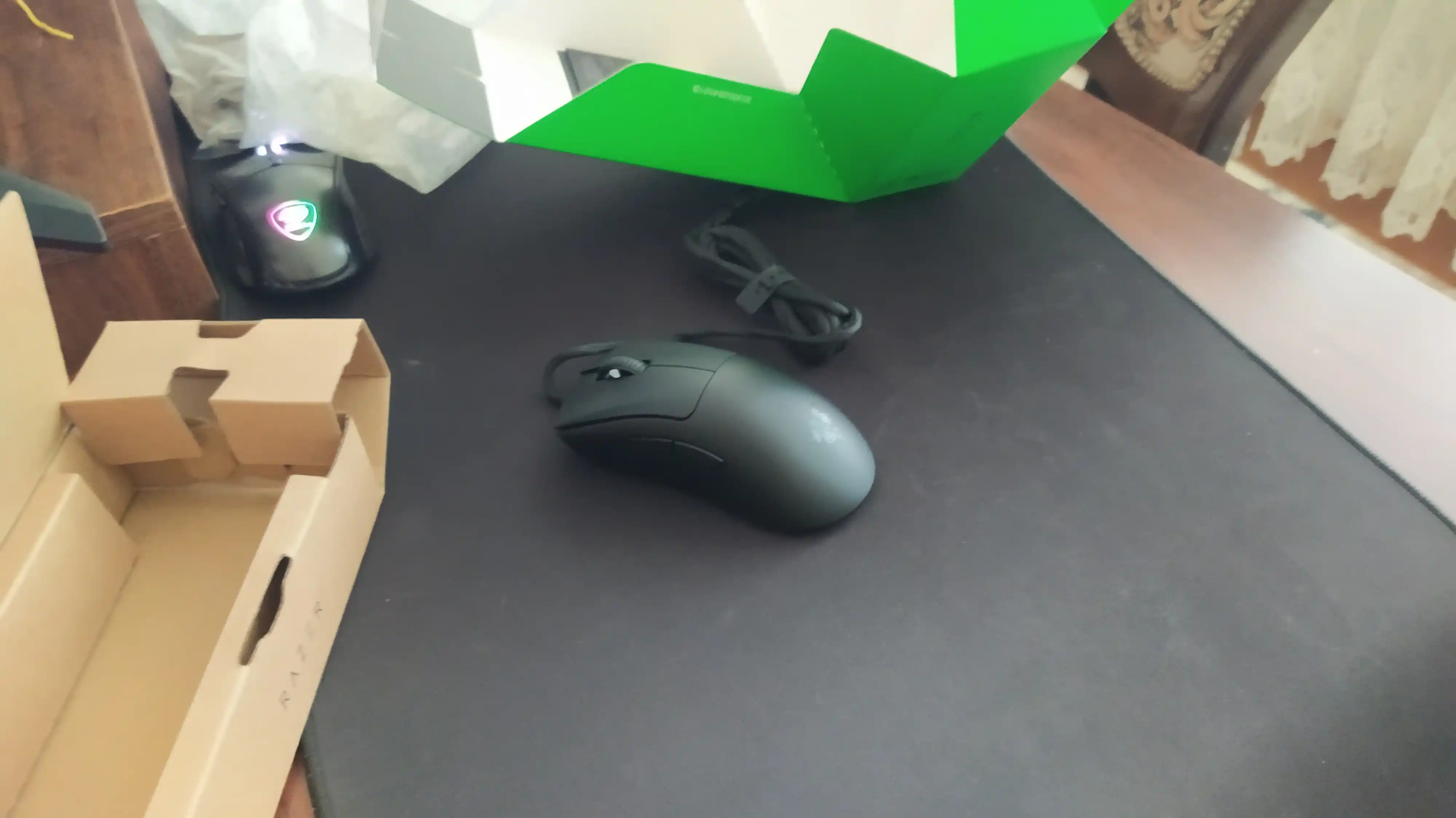 Razer DeathAdder V3 oyin simli sichqonchasi, USB-A, 30000 DPI