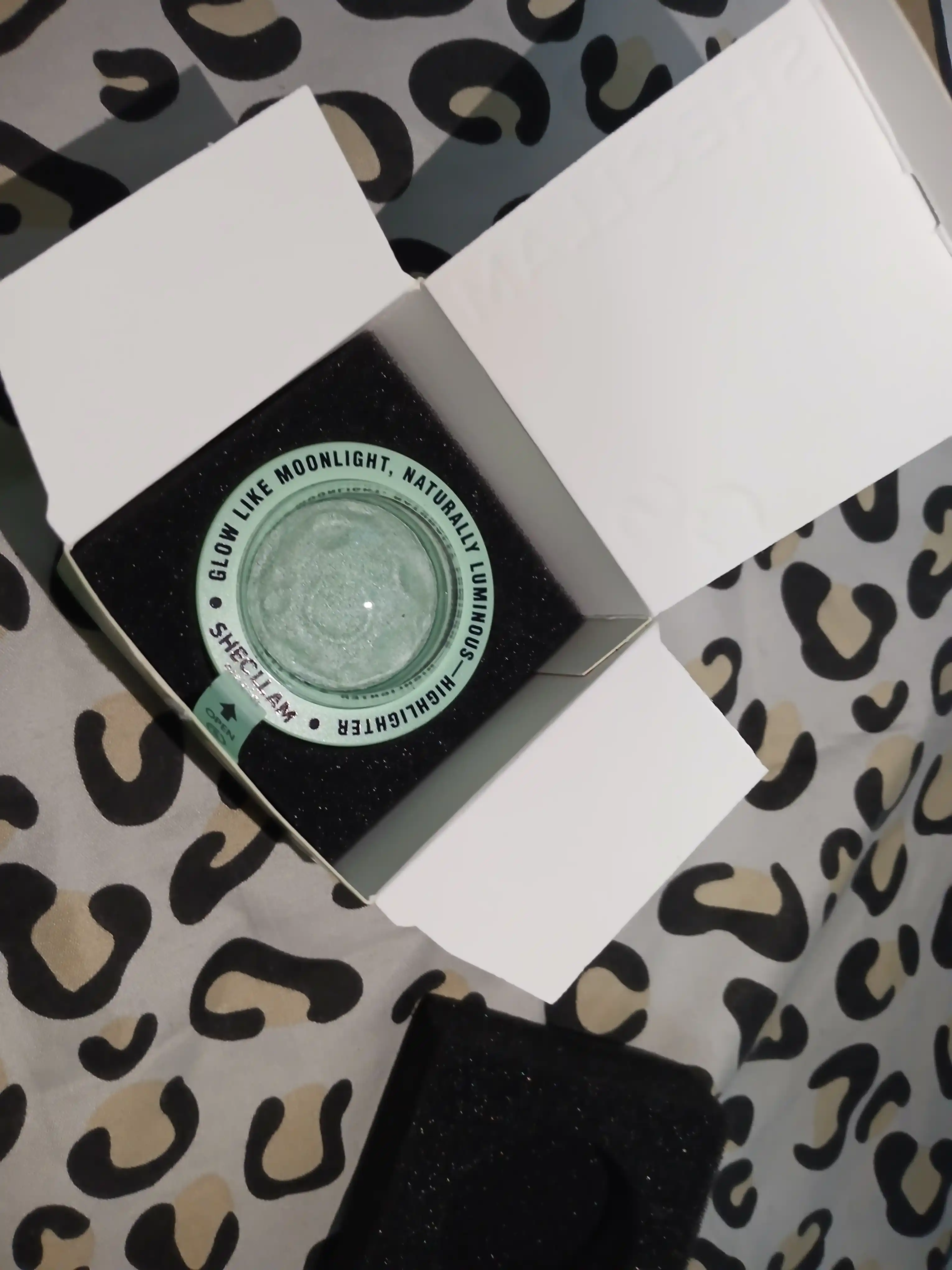 SHEGLAM Lunar Glow Highlighter kosmik haylayterlar to'plami (4 ta rang) / illyuminayzer