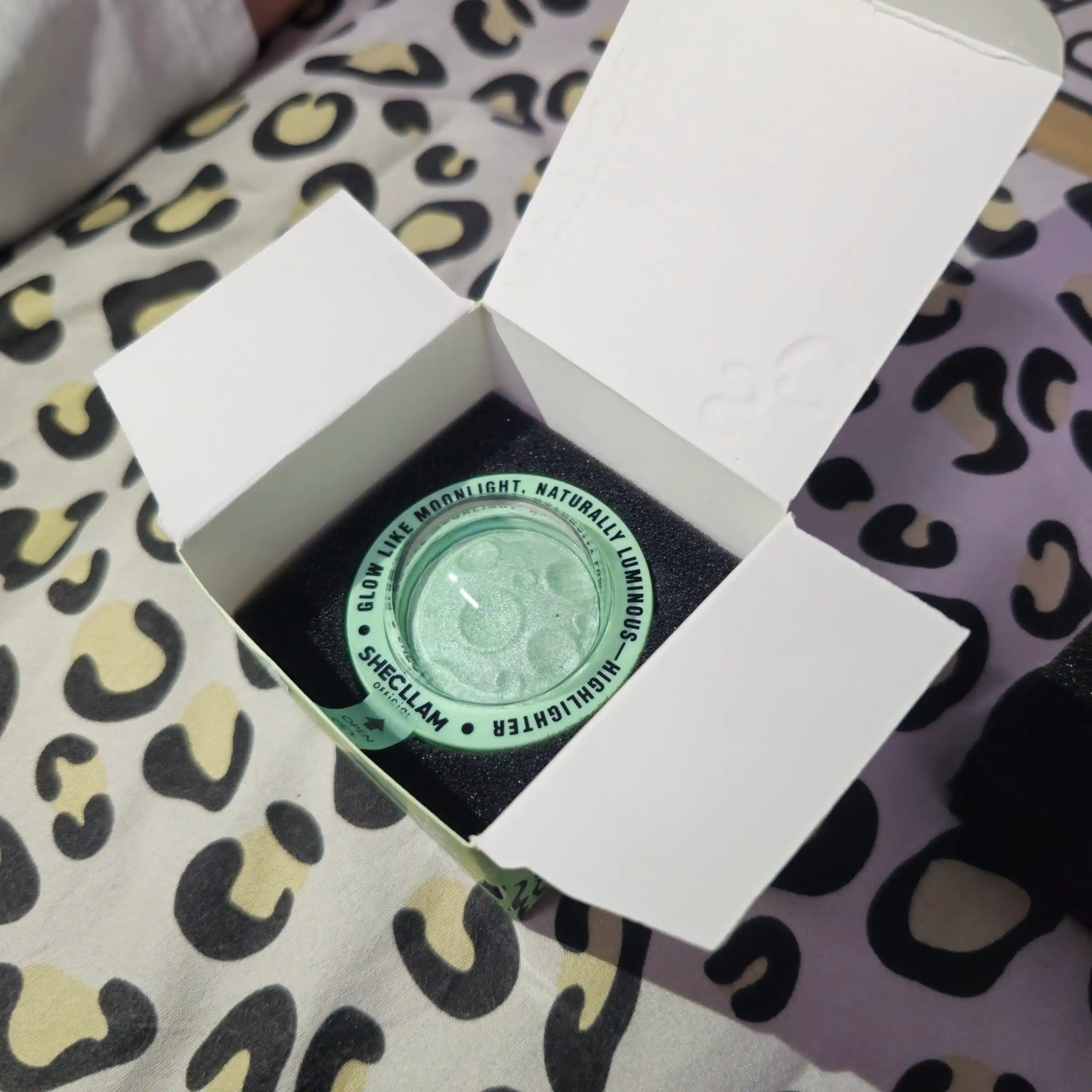 SHEGLAM Lunar Glow Highlighter kosmik haylayterlar to'plami (4 ta rang) / illyuminayzer