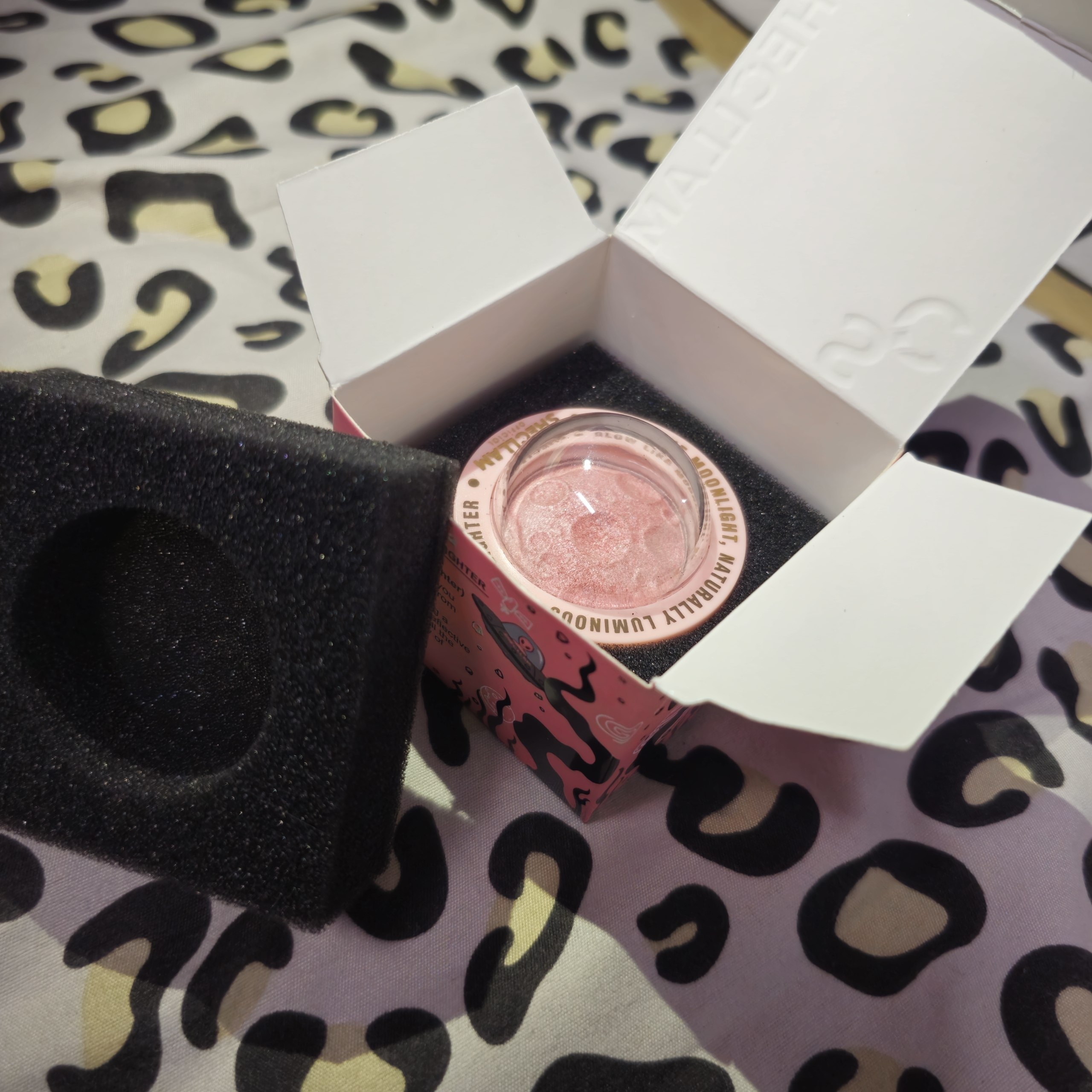 SHEGLAM Lunar Glow Highlighter kosmik haylayterlar to'plami (4 ta rang) / illyuminayzer