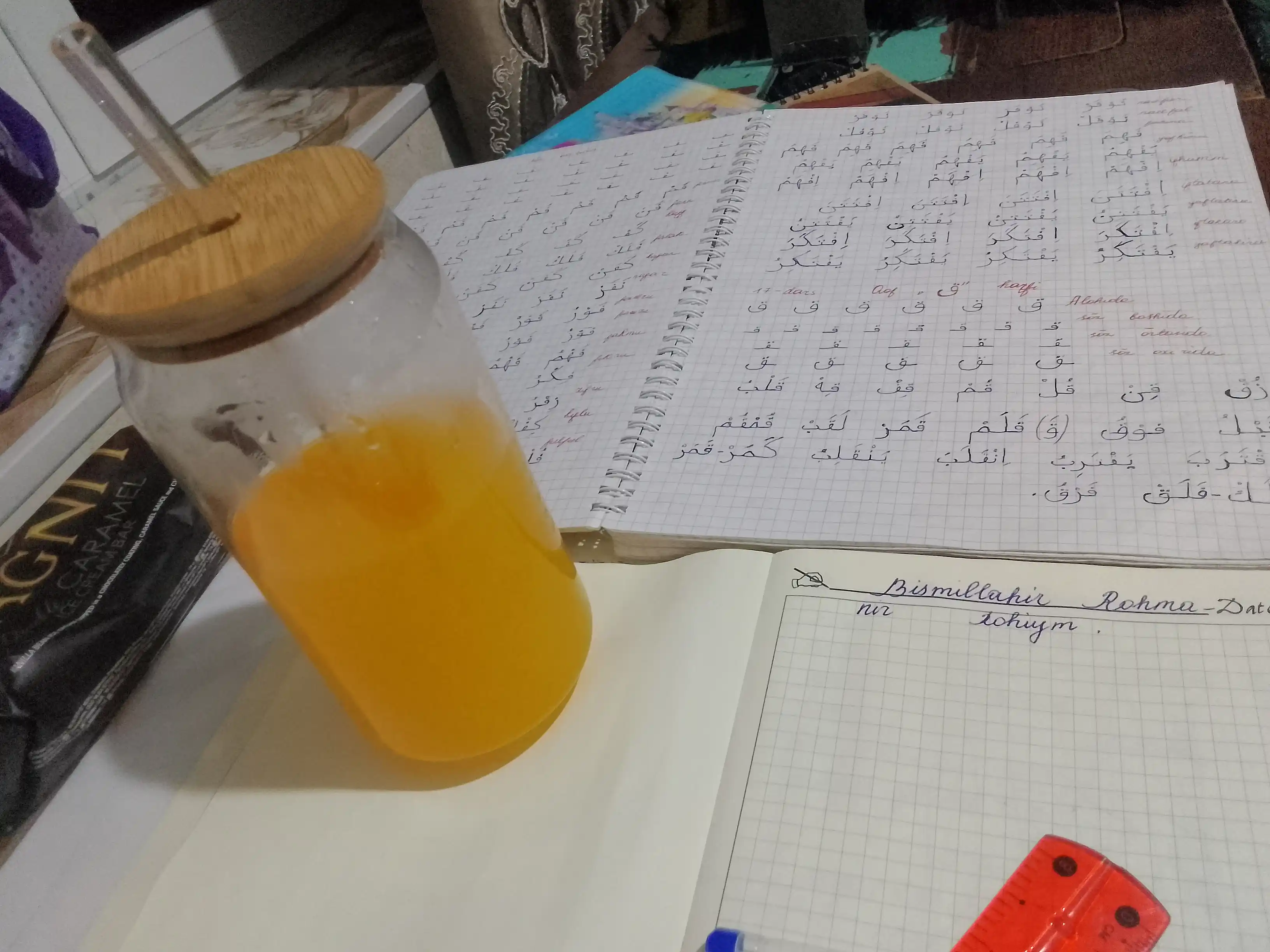 Muhrlangan qopqoq va somonli shisha stakan, 500 ml