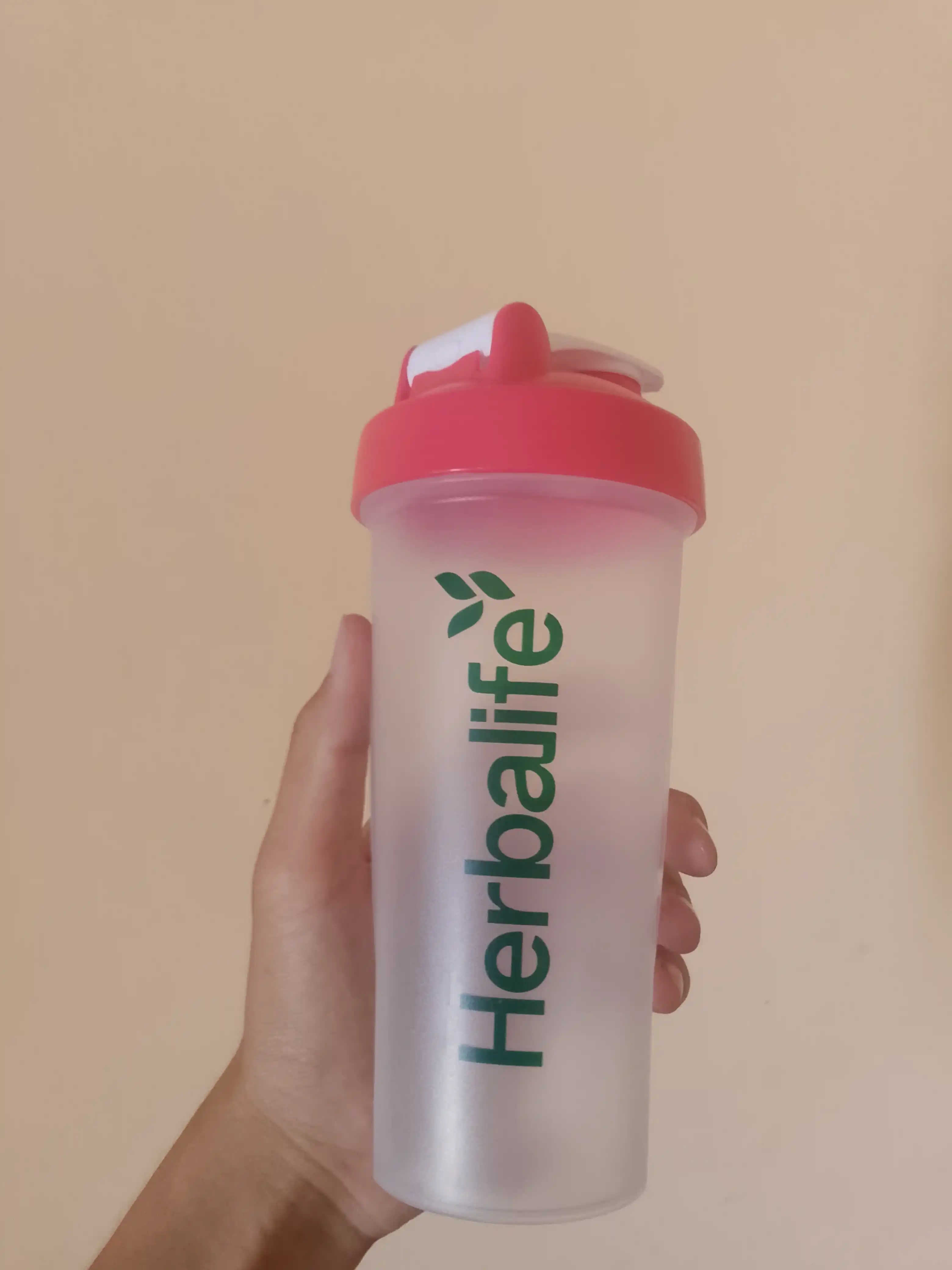 Sport shaker 600 ml – protein va kokteyl uchun, venchikli, o‘lchovli, germetik qopqoq