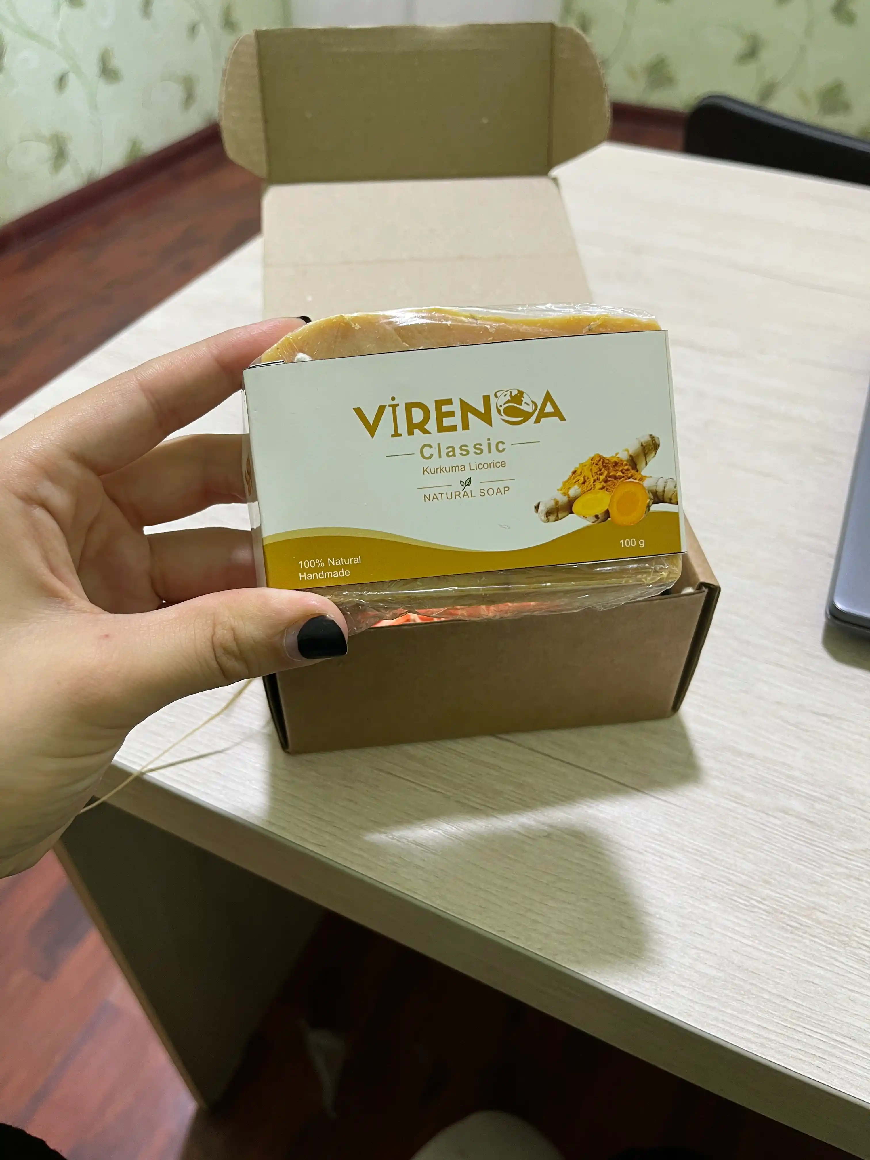 Tabiiy oqartiruvchi yuz sovuni Virenoa Classic kurkuma va meyan ildizi bilan, 100 g Bright